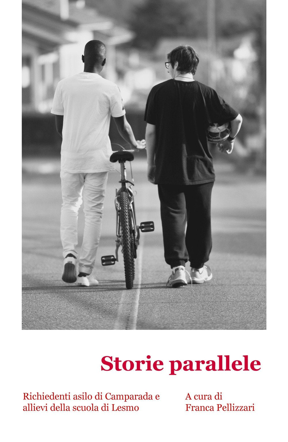 Storie parallele. Le storie allo stesso tempo simili e diversissime di studenti italiani e di ragazzi africani giunti da poco in Italia (La community di ilmiolibro.it) Essays & Short Stories