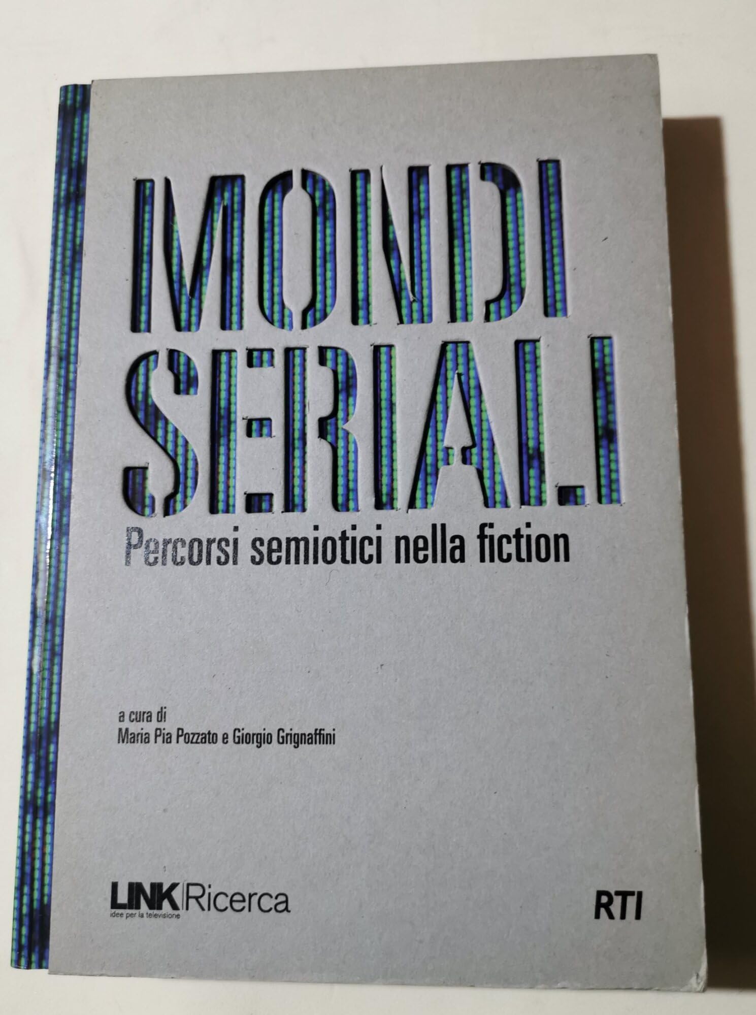 Mondi seriali. Percorsi semiotici nella fiction book