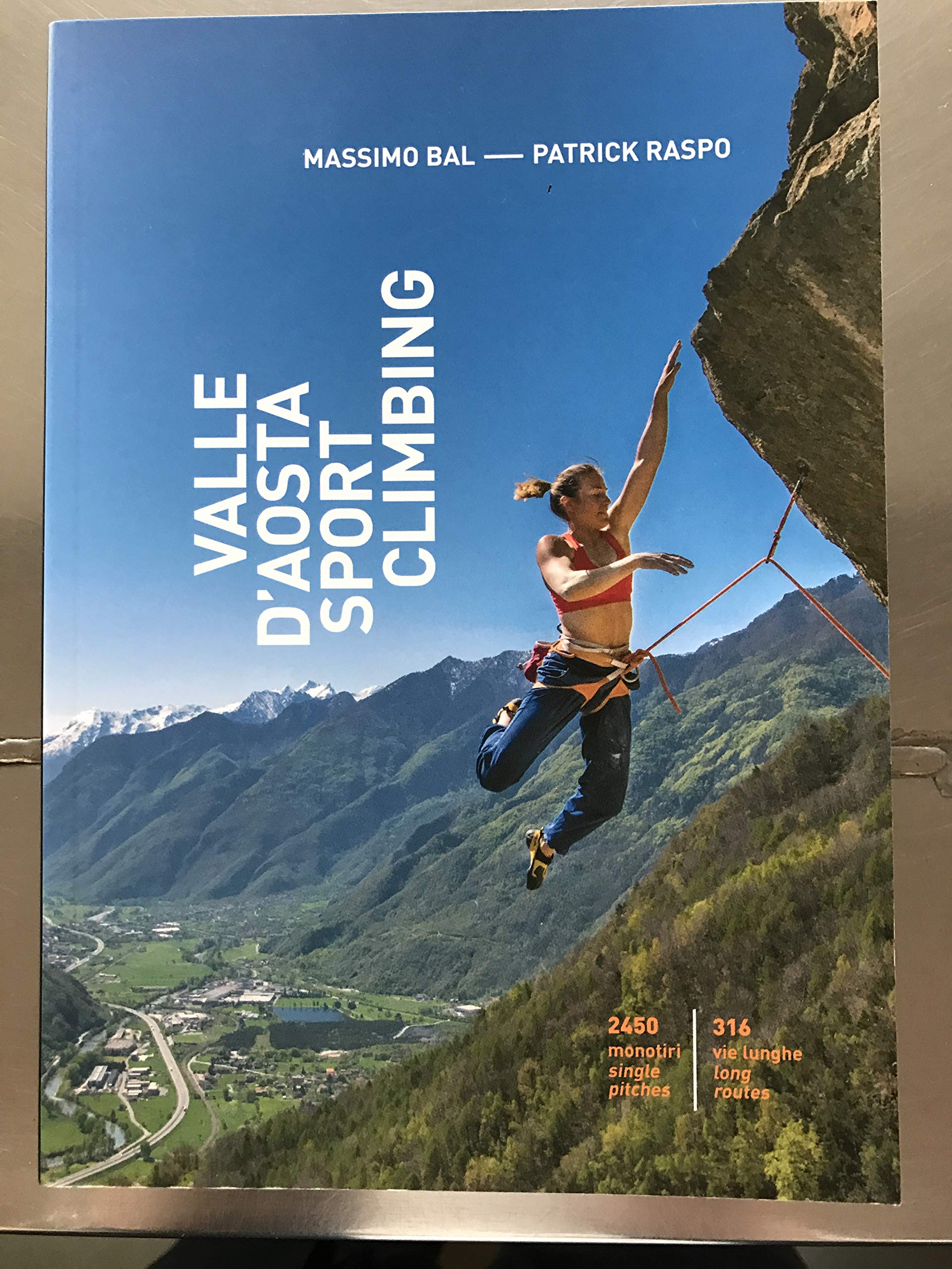 Valle d'Aosta sport climbing. 2450 monotiri e 316 vie lunghe. Ediz. italiana e inglese Leisure, Home & Garden
