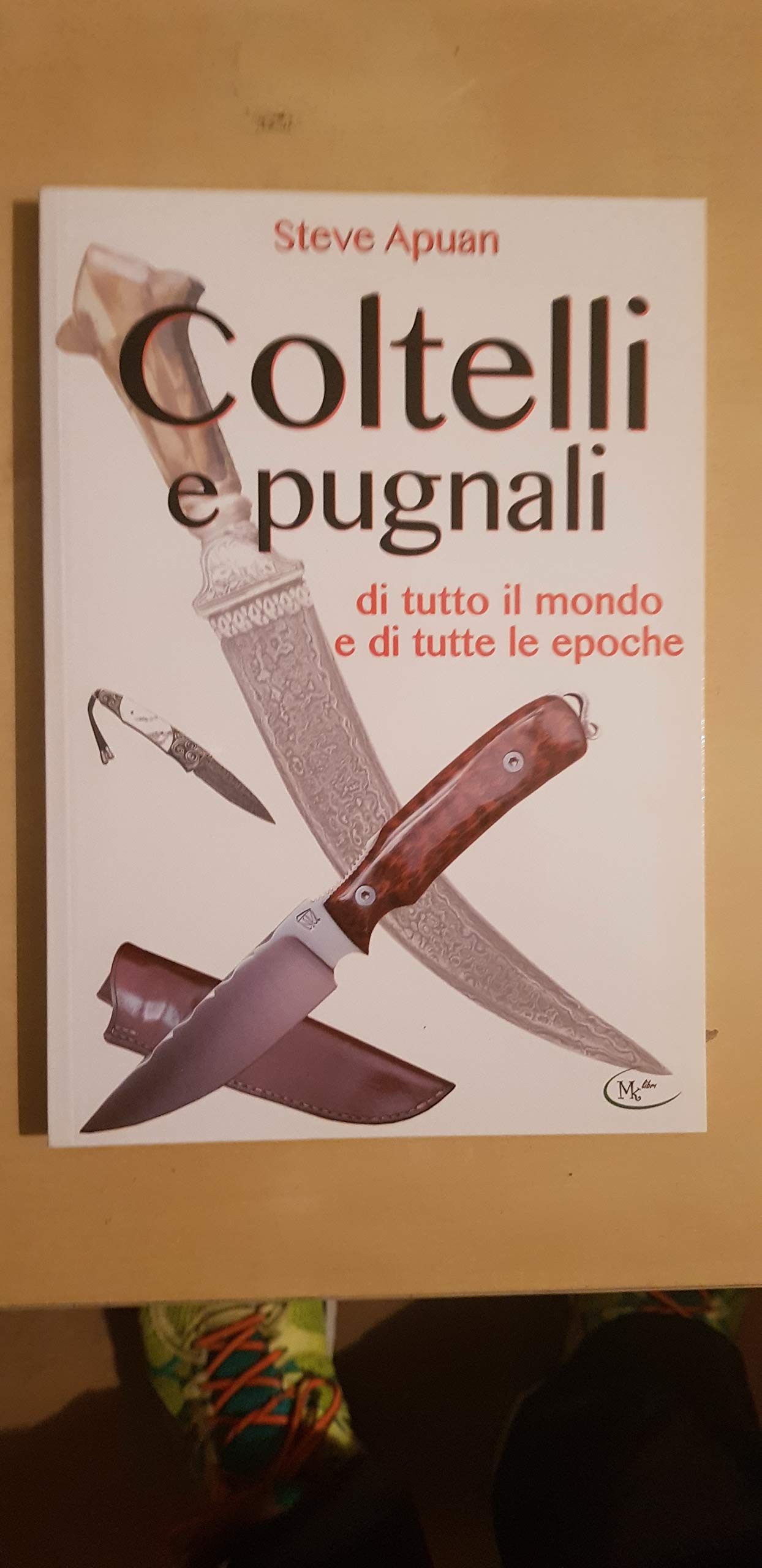 Coltelli e pugnali di tutto il mondo e di tutte le epoche. book