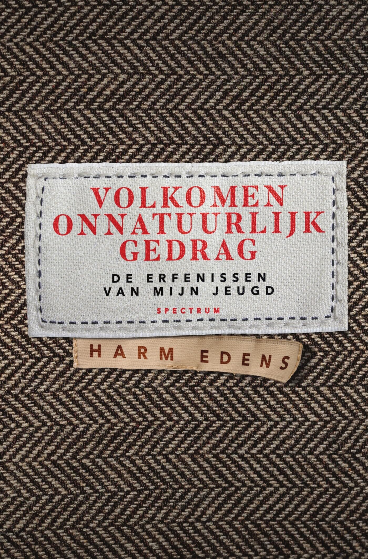 Volkomen onnatuurlijk gedrag: de erfenissen van mijn jeugd Art & Literature