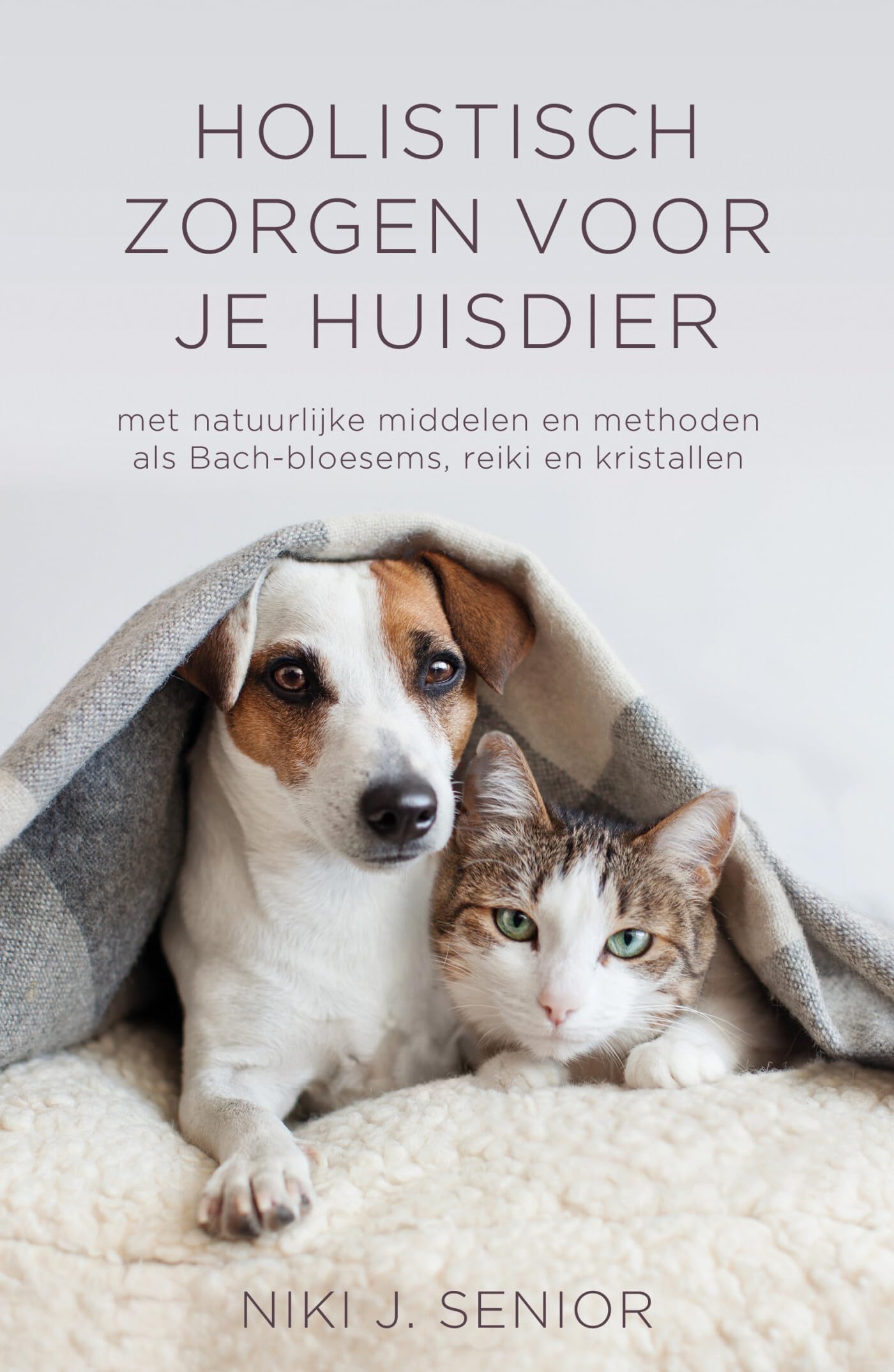 Holistisch zorgen voor je huisdier: met natuurlijke middelen en methoden als Bach-Bloesems, reiki en kristallen book