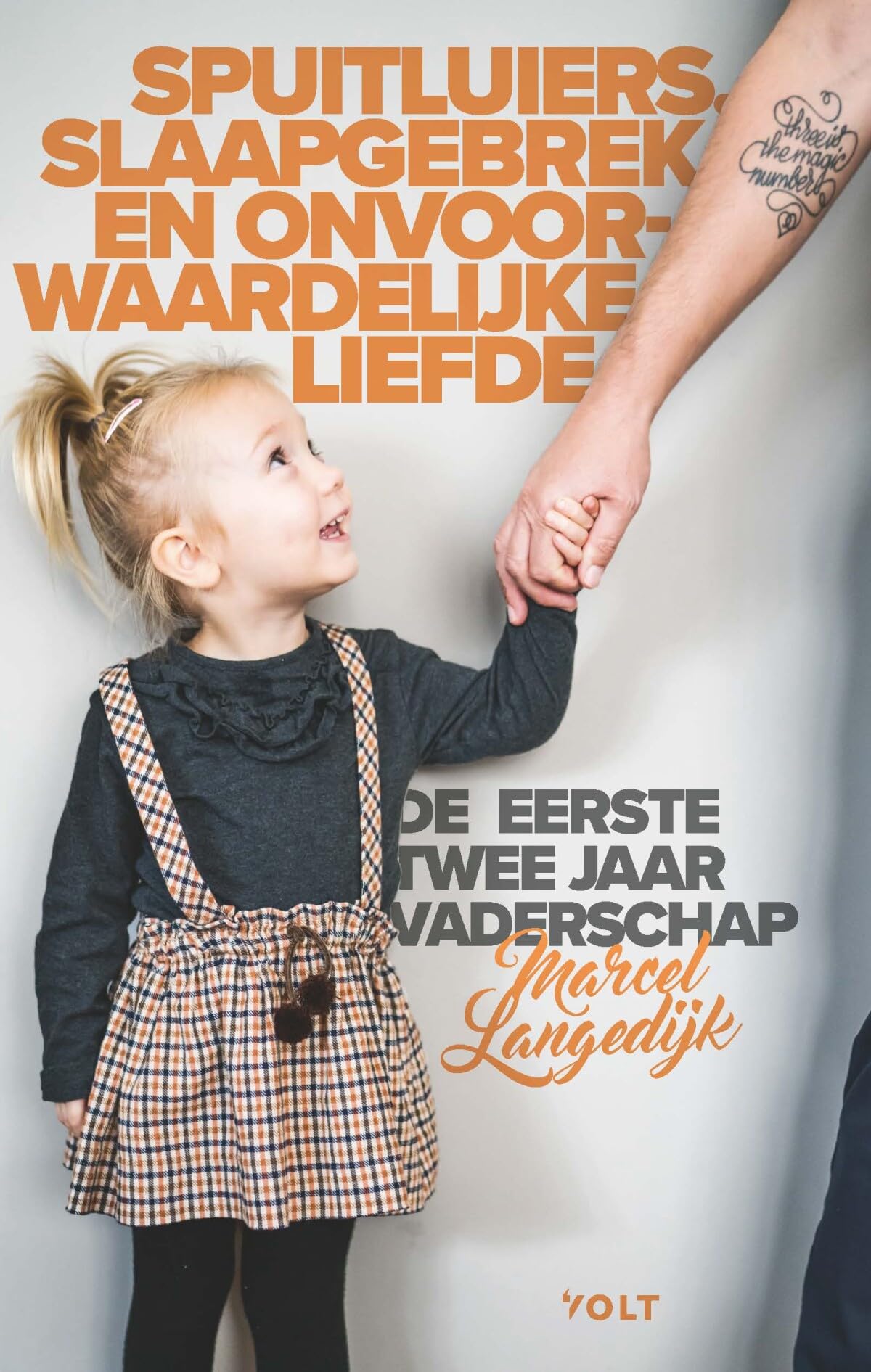 Spuitluiers, slaapgebrek en onvoorwaardelijke liefde: de eerste twee jaar vaderschap Essays & Short Stories