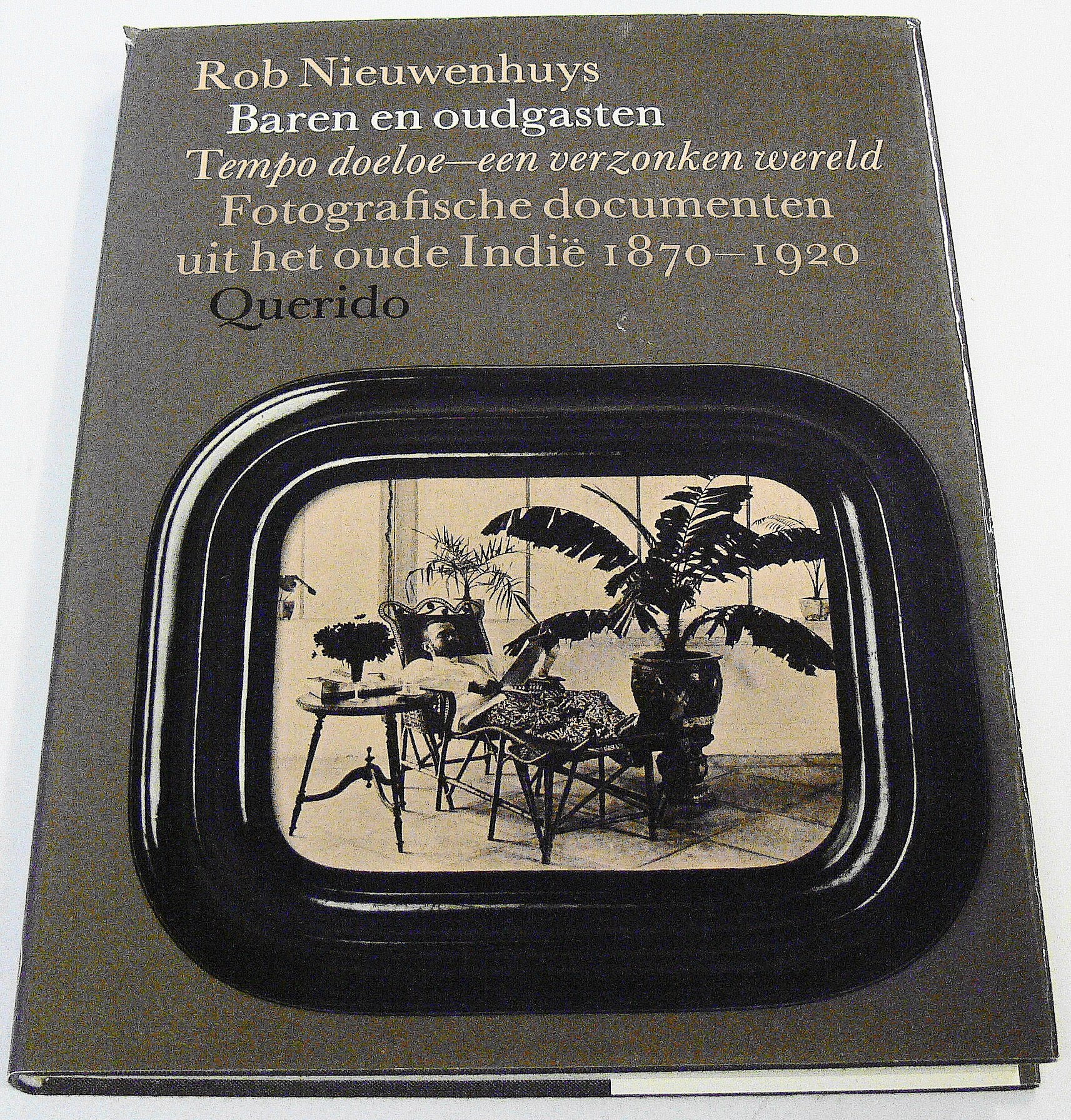 Baren en oudgasten: Tempo Doeloe - een verzonken wereld : fotografische documenten uit het oude Indië 1870-1920 book