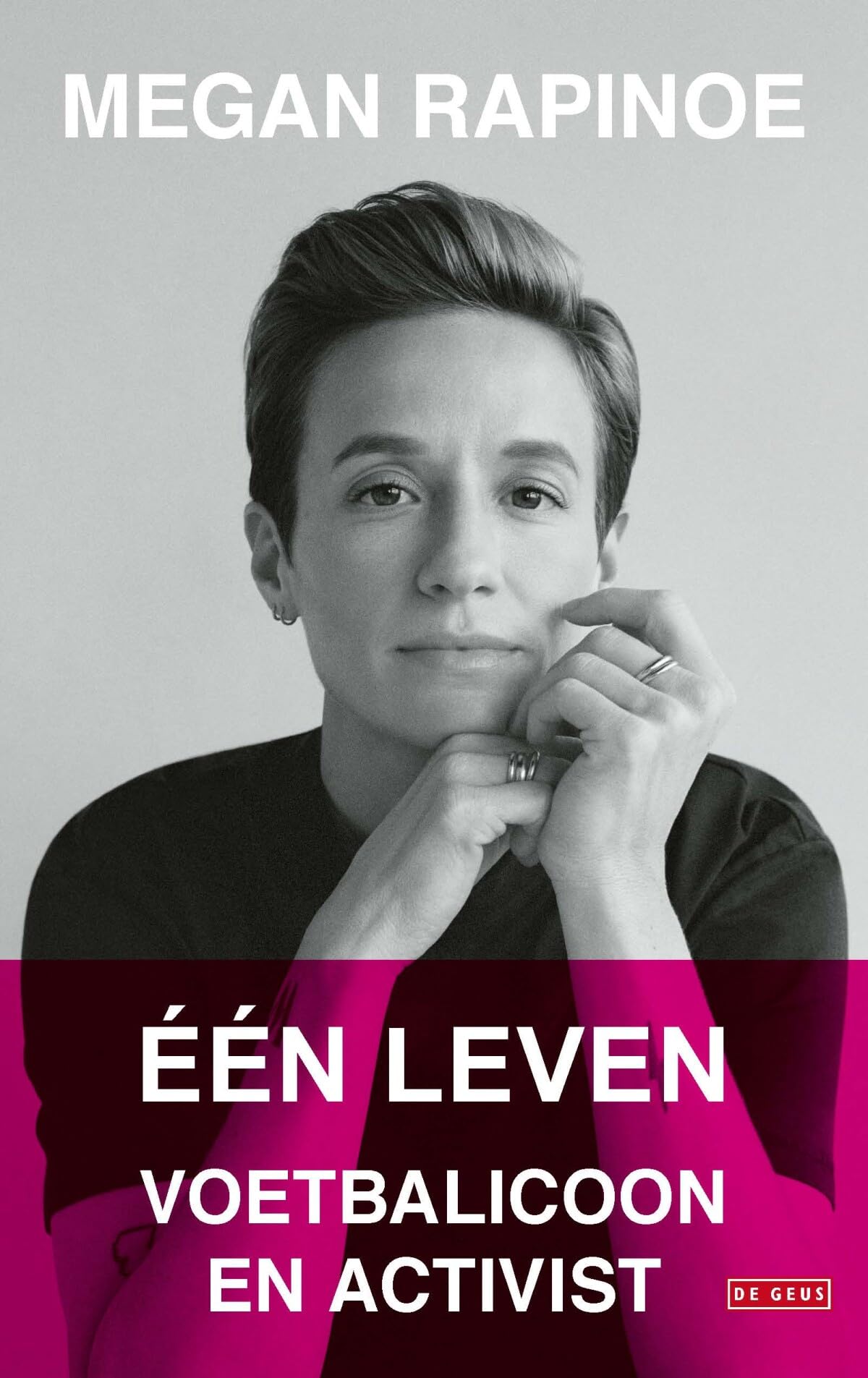Eén leven: voetbalicoon en activist book