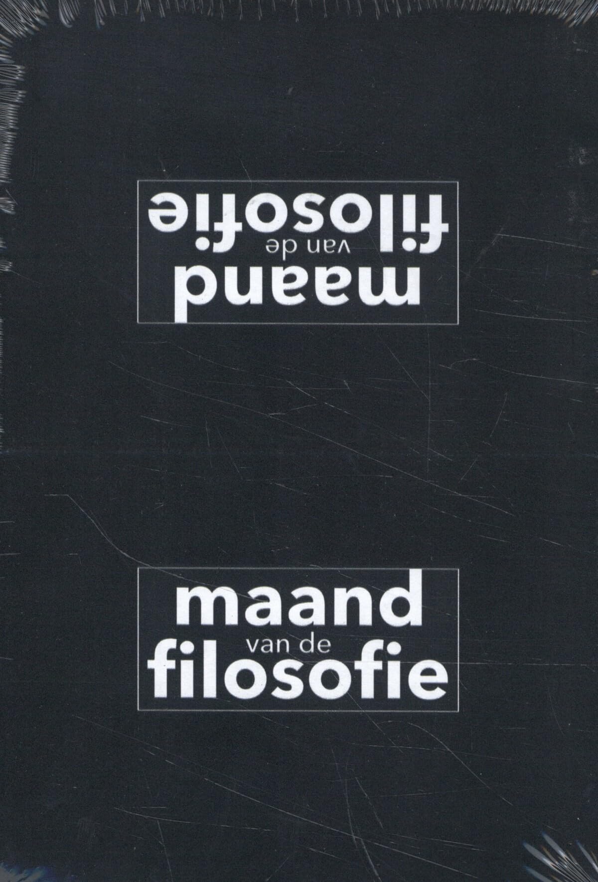 Vuurduin Display met 10 exemplaren essay Maand vd Filosofie 2021 Philosophy