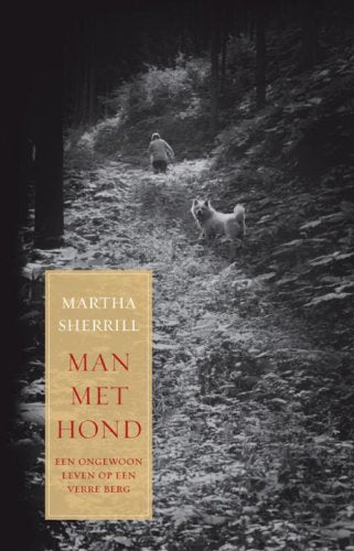 Man met hond: een ongewoon leven op een verre berg book