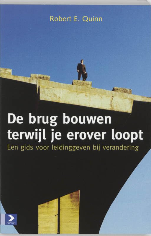 De brug bouwen terwijl je erover loopt: Een gids voor leiding geven bij verandering book