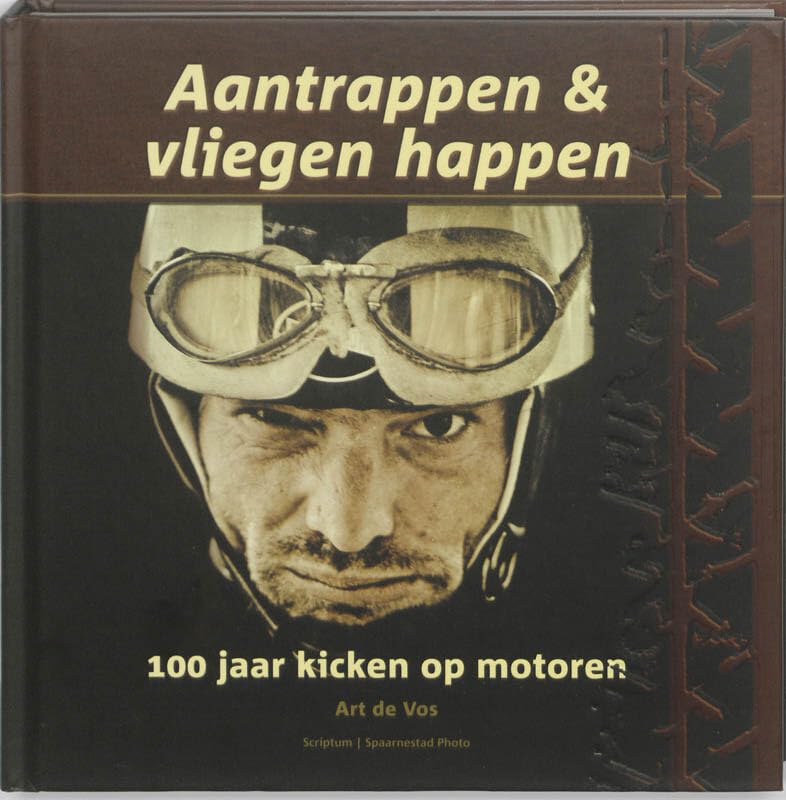 Aantrappen & vliegen happen: 100 jaar kicken op motoren book