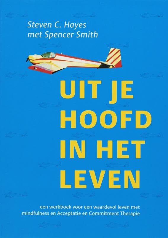 Uit je hoofd, in het leven: een werkboek voor een waardevol leven met mindfulness en Acceptatie en Commitment Therapie Psychology