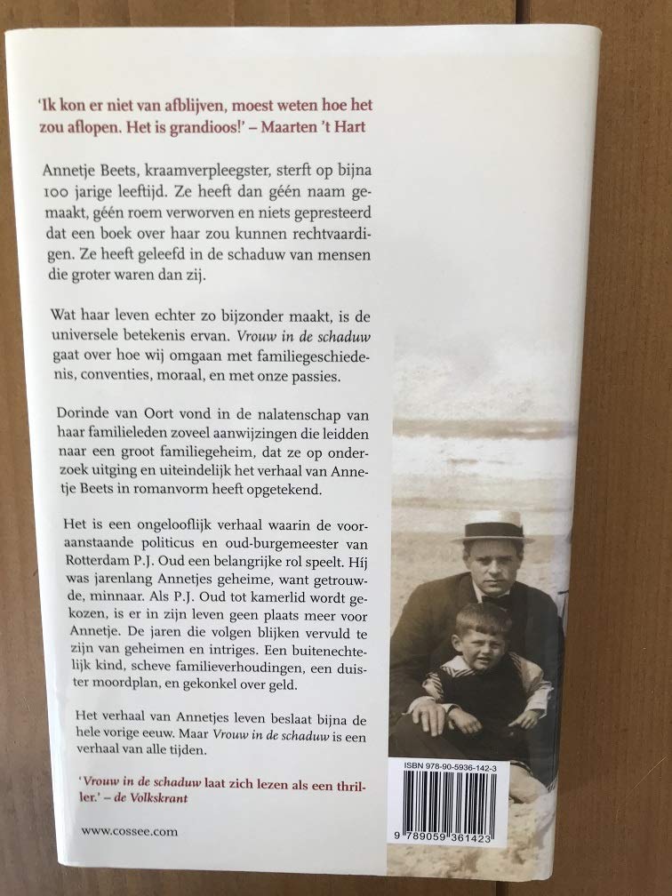 Vrouw in de schaduw: Een familiegeschiedenis book