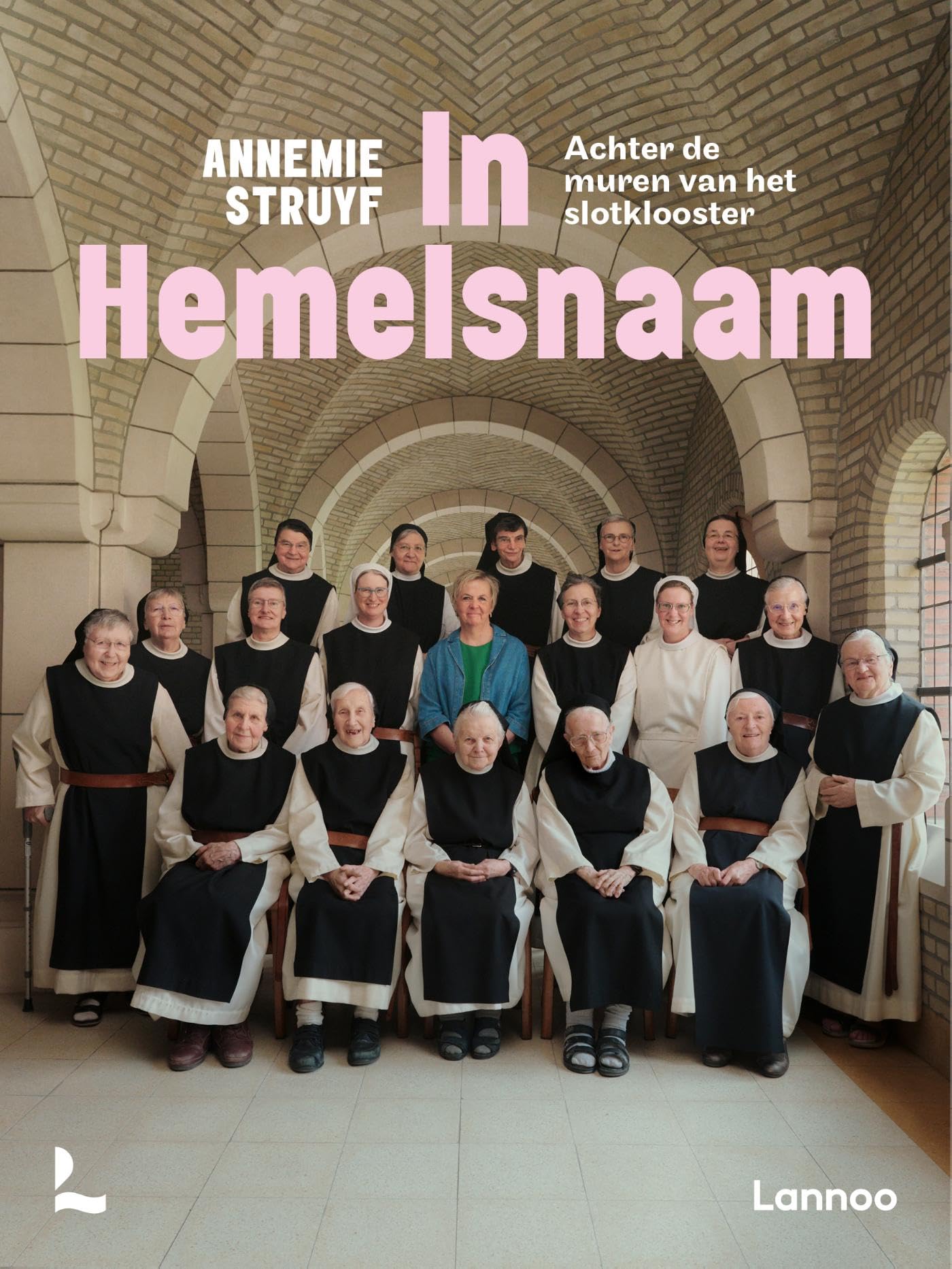In Hemelsnaam: Achter de muren van het slotklooster book