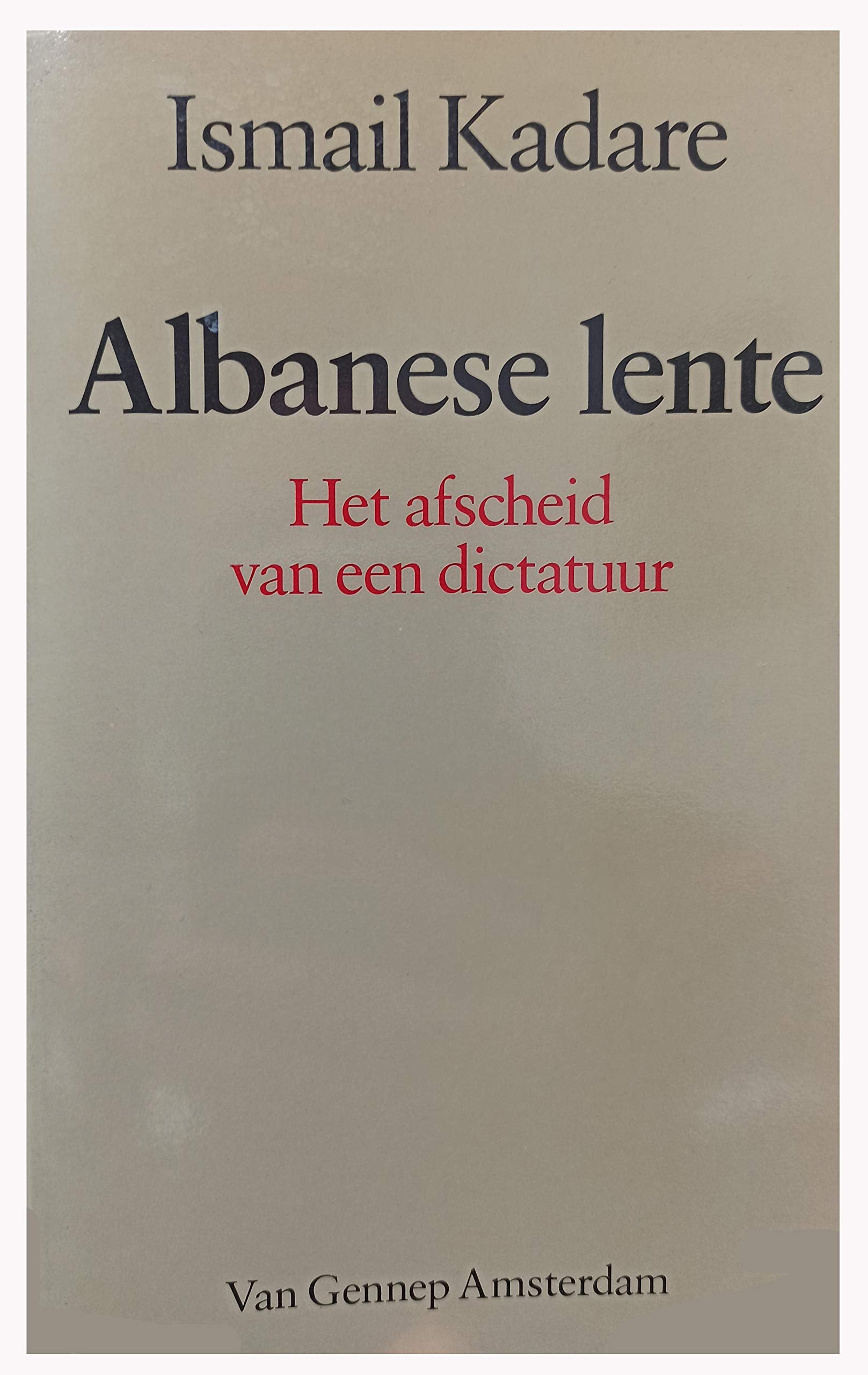 Albanese lente: het afscheid van een dictatuur book