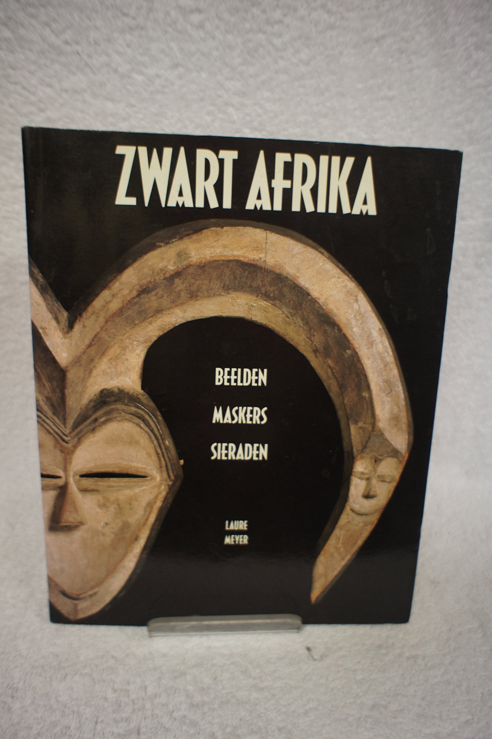 Zwart Afrika: maskers, beelden, sieraden Politics & History