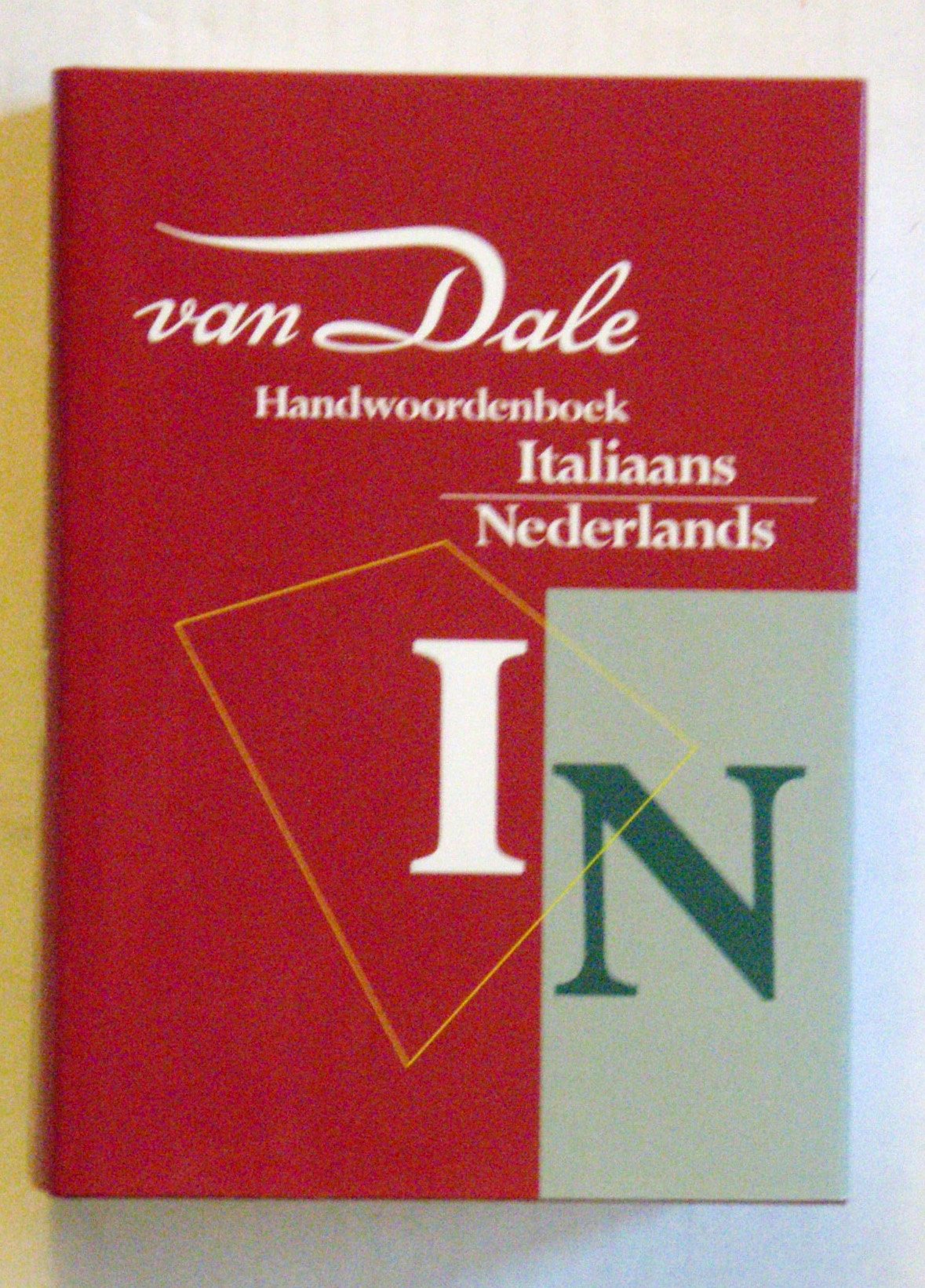 Van Dale handwoordenboek Italiaans-Nederlands book