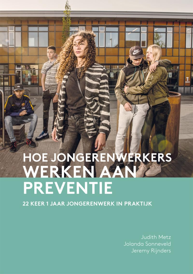 Hoe jongerenwerkers werken aan preventie: 22 keer 1 jaar jongerenwerk in praktijk book