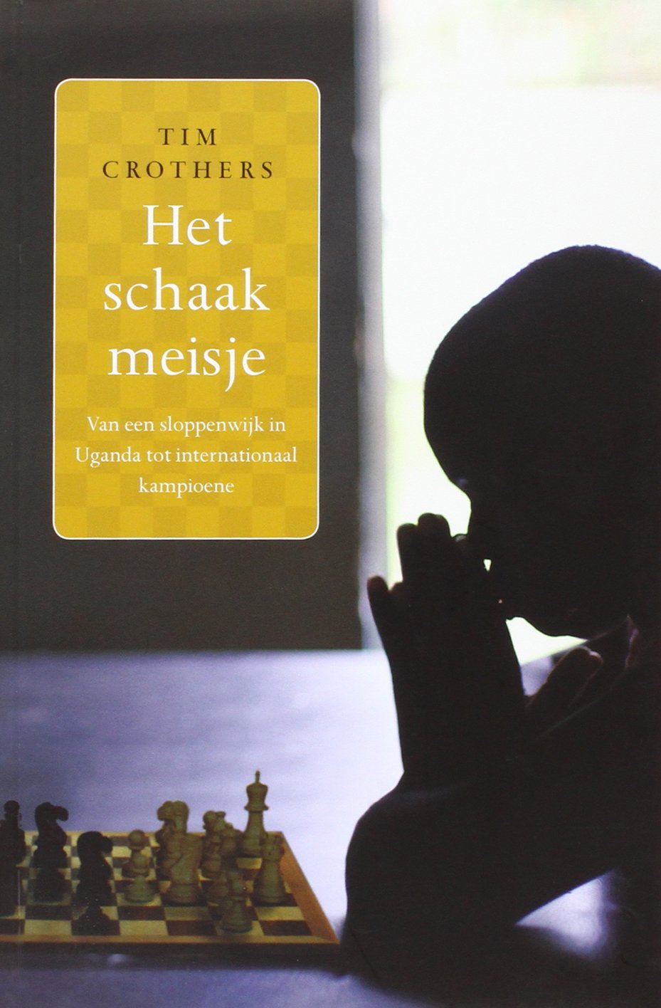 Het schaakmeisje: van een sloppenwijk in Uganda tot internationaal kampioene book