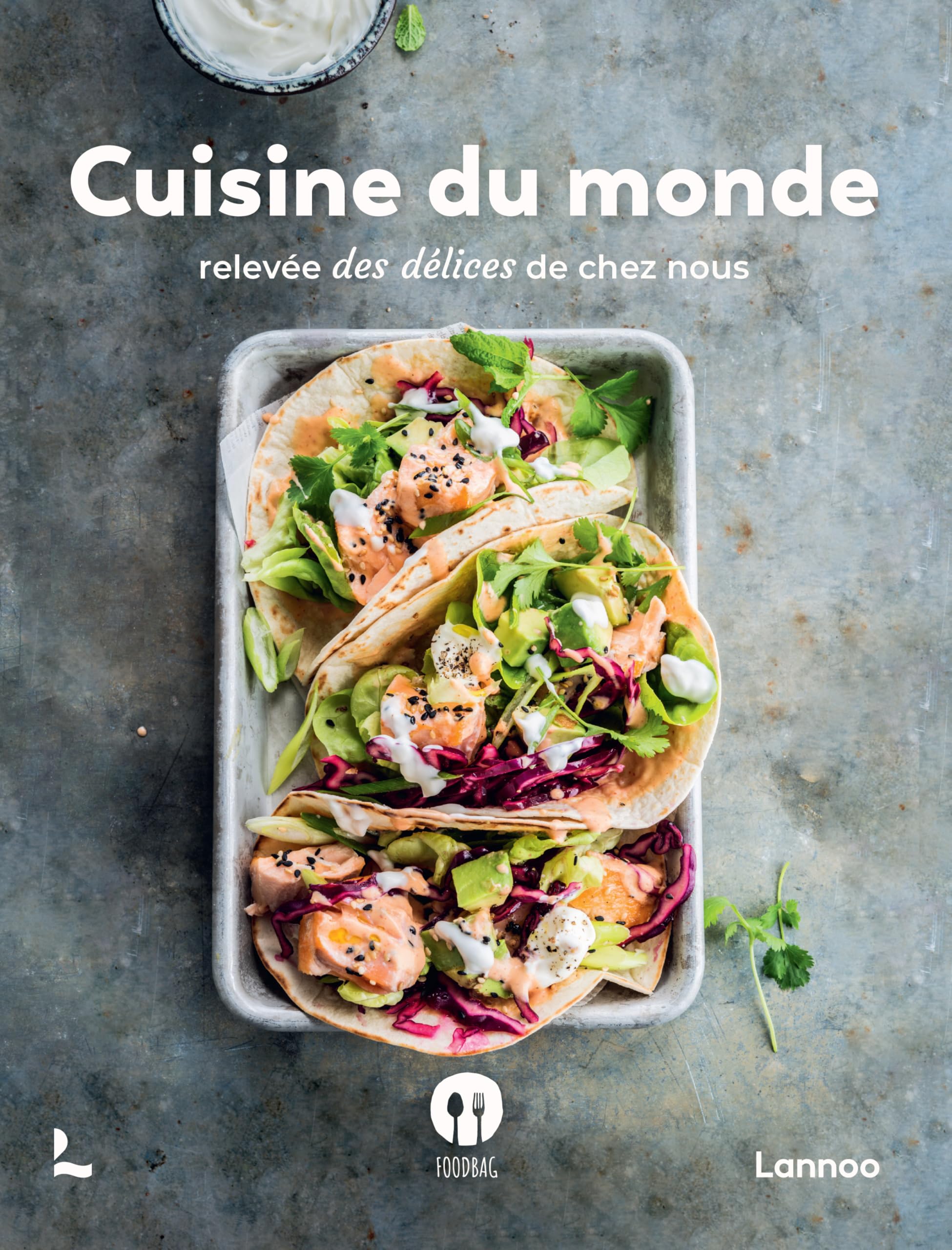 Cuisine du monde: relevée des délices de chez nous book