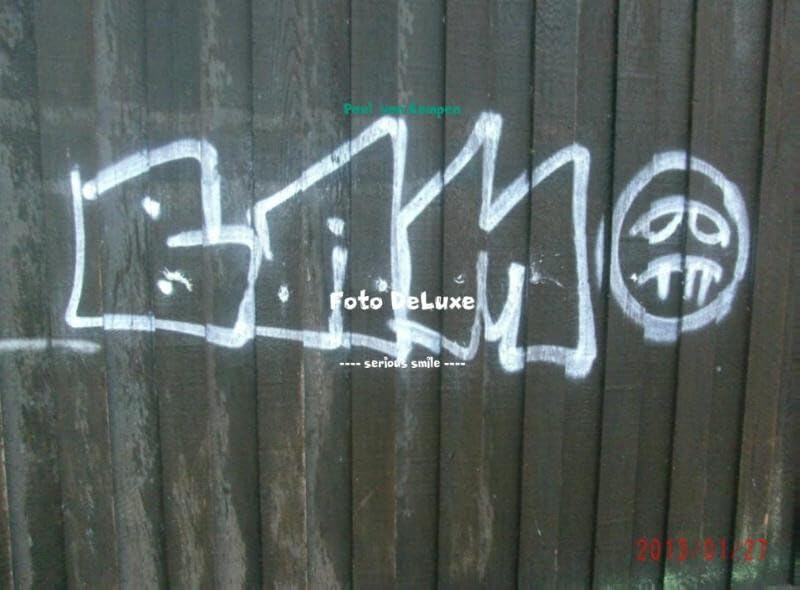 Foto deluxe: serious smile Film, Art & Culture