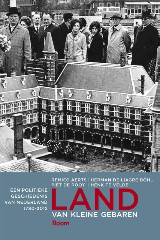Land van kleine gebaren: een politieke geschiedenis van Nederland 1780-2012 book