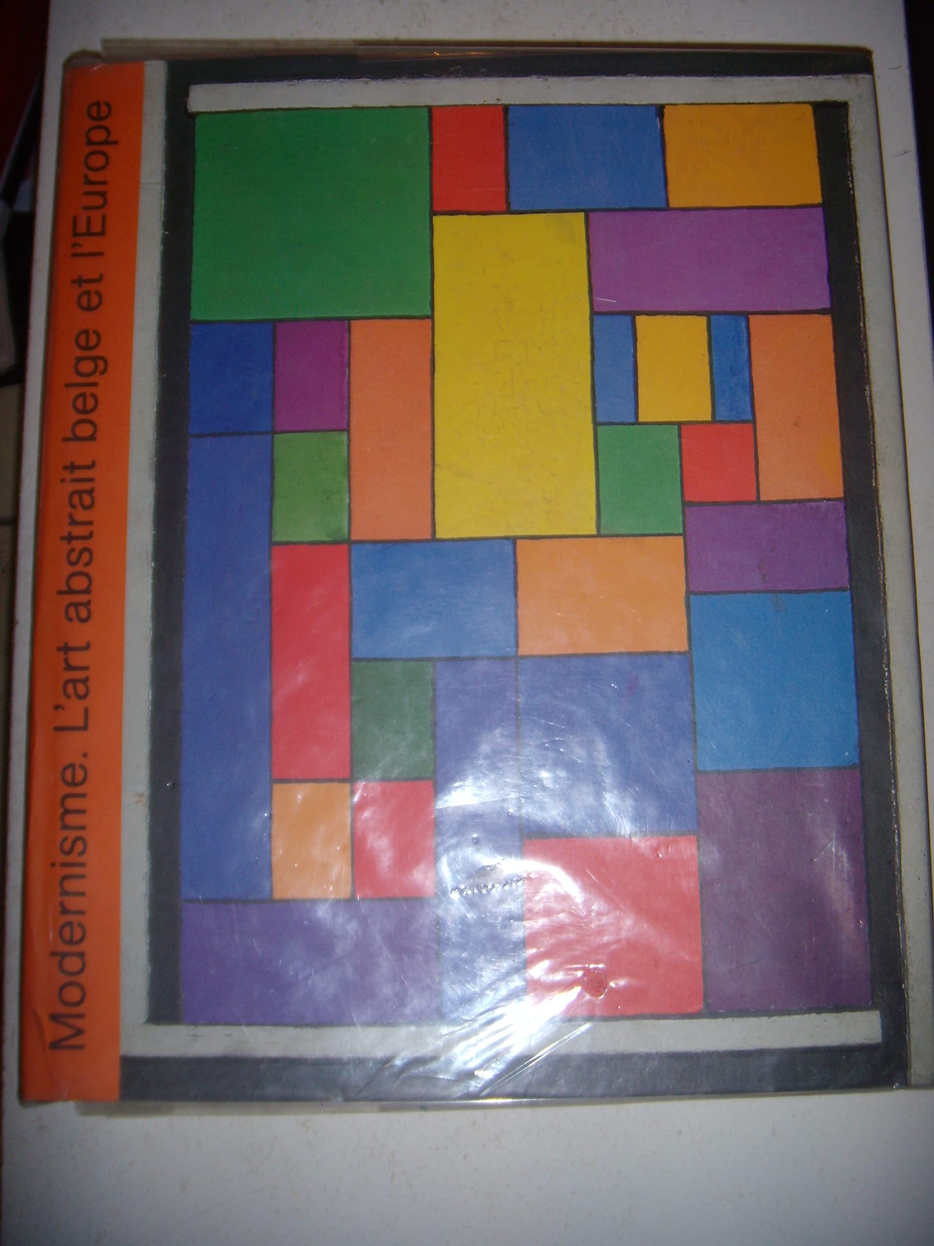Modernisme. L'art abstrait belge et l'europe book