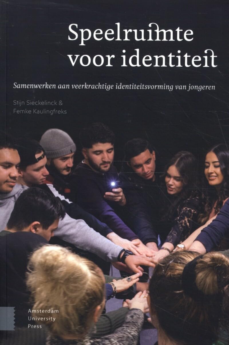 Speelruimte voor identiteit: samenwerken aan veerkrachtige identiteitsvorming van jongeren Social Sciences