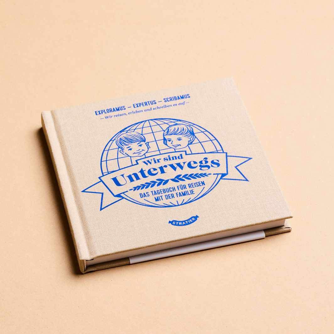 Stratier Unterwegs | Die wunderbaren Jahre unserer Kinder | beiges ERINNERUNGS-TAGEBUCH für die Reisen mit der Familie | 15x15 cm, 108 Seiten, Leinen-Hardcover, Deutsch book