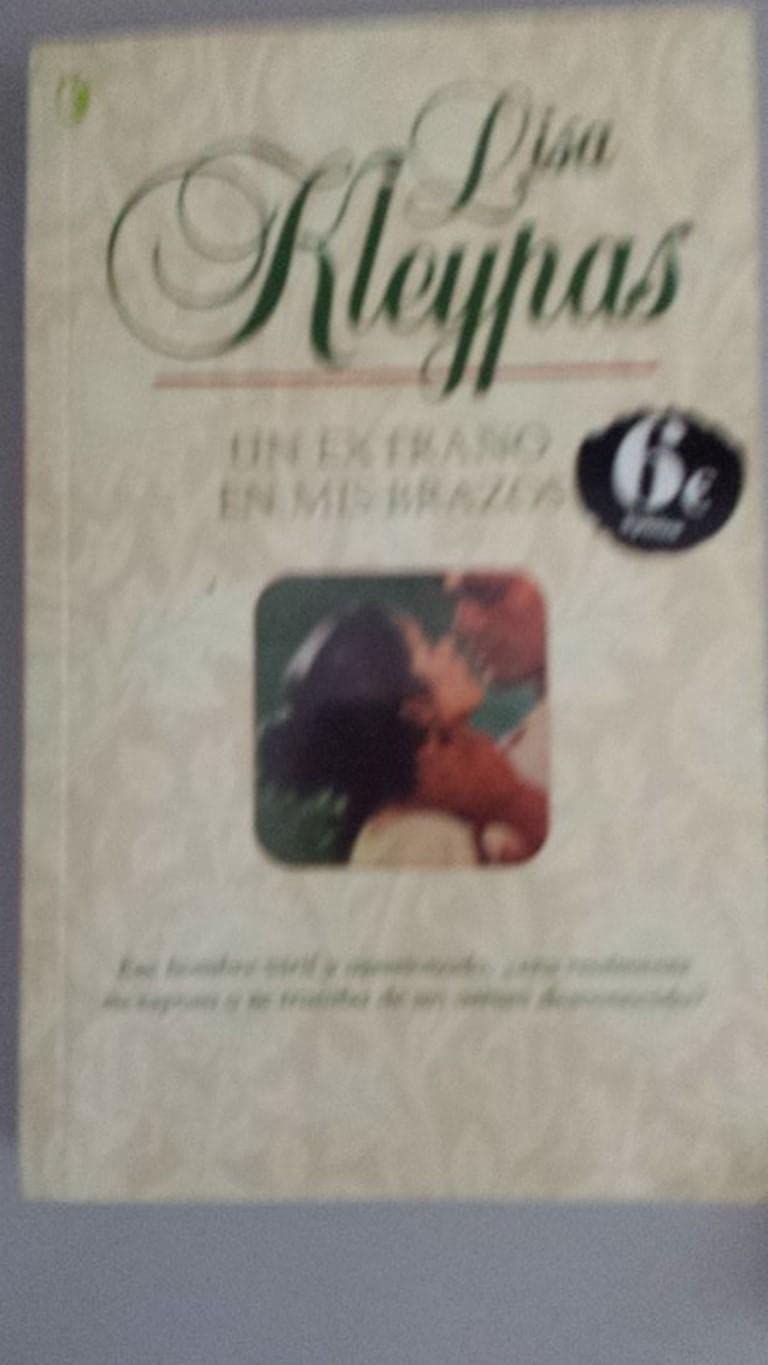Un extrano en mis brazos / Stranger in My Arms book