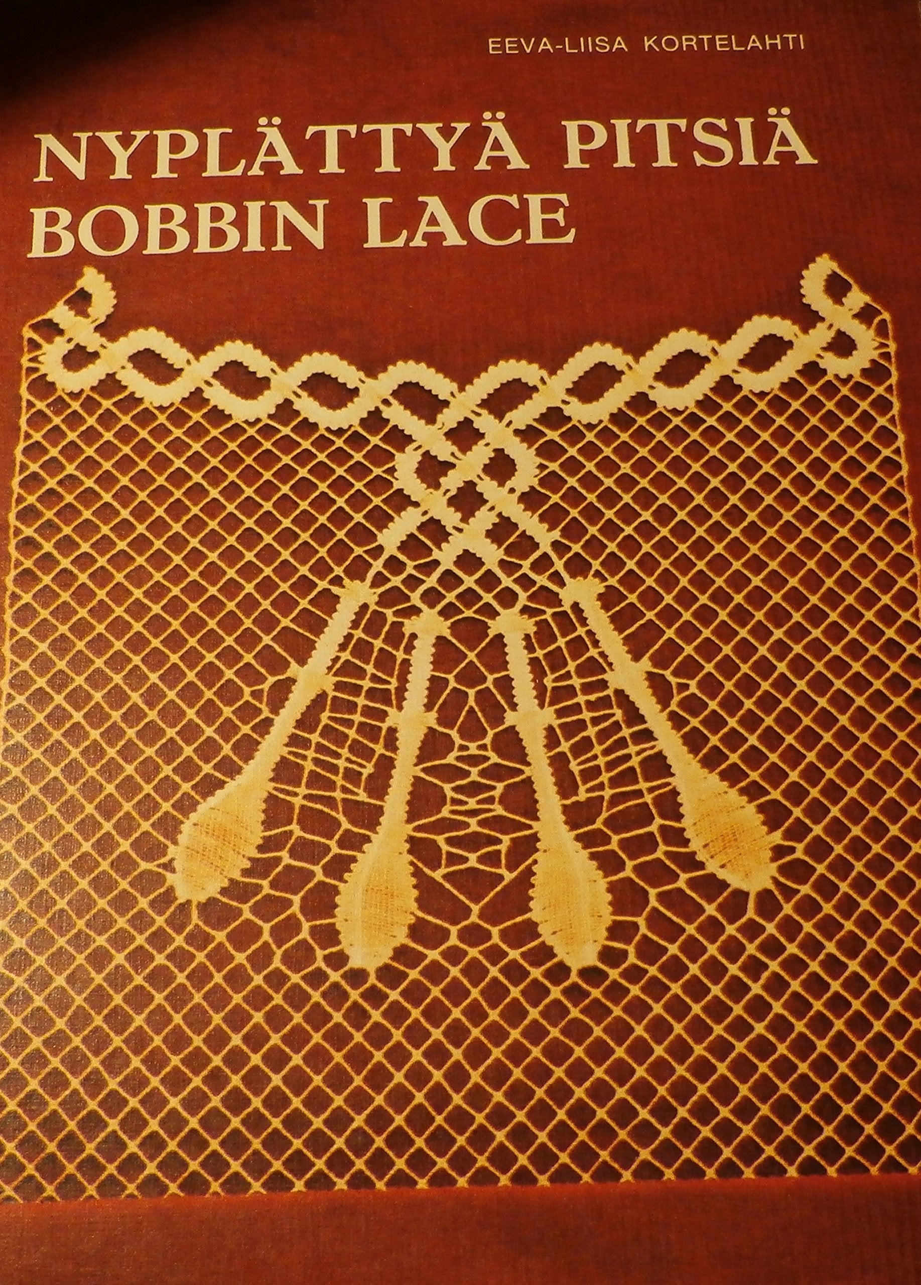 Nyplattya pitsia =: Bobbin lace (Finnish Edition) book