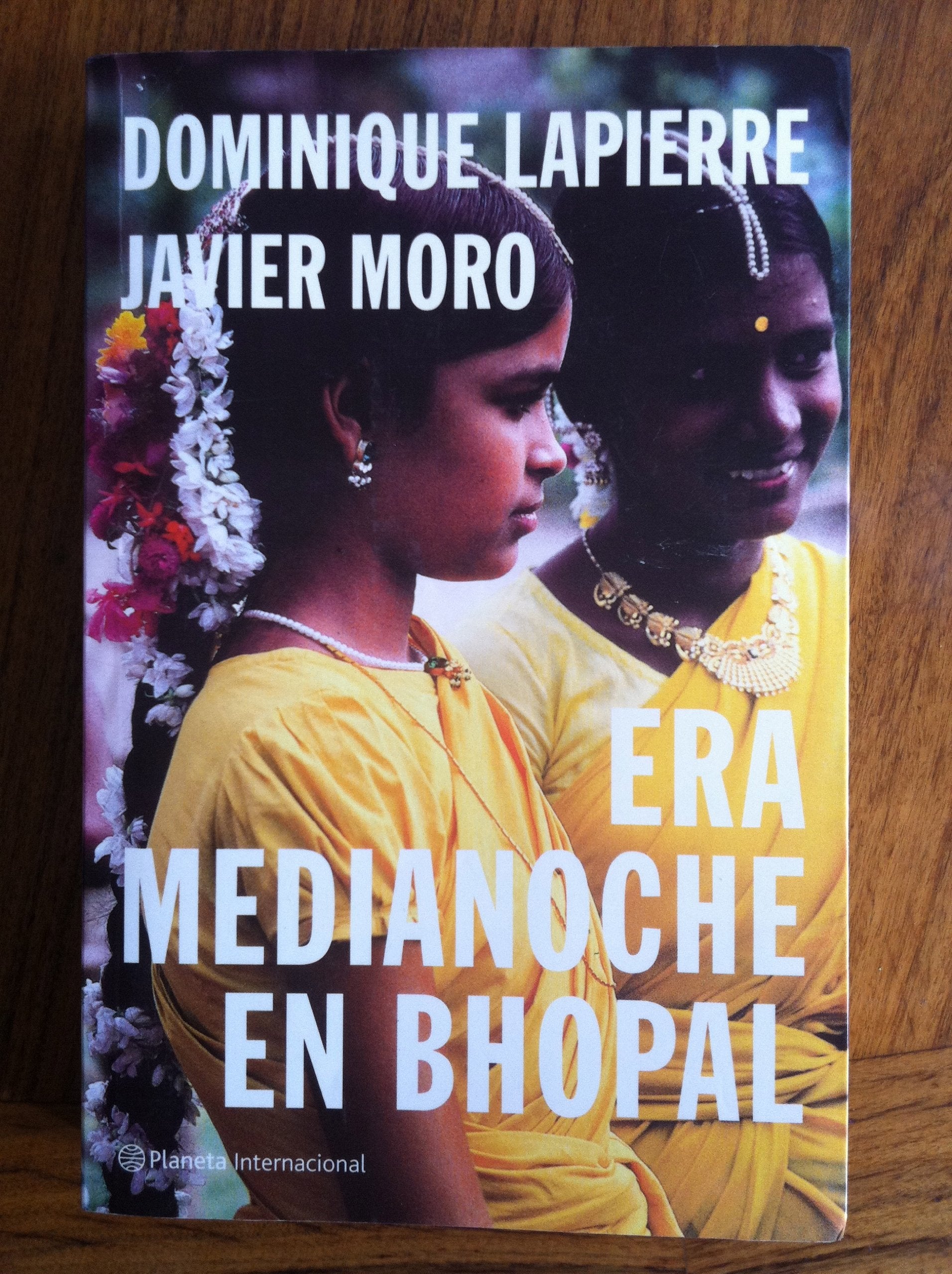 Era Medianoche En Bhopal book