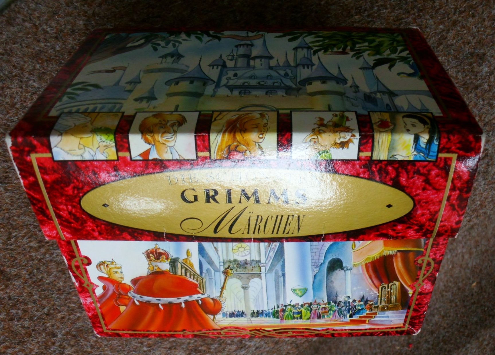 Die schönsten Grimms Märchen . Box mit 5 Büchern: Rapunzel, Rumpelstilzchen, Das tapfere Schneiderlein, Der Froschprinz, Schneewittchen. Books