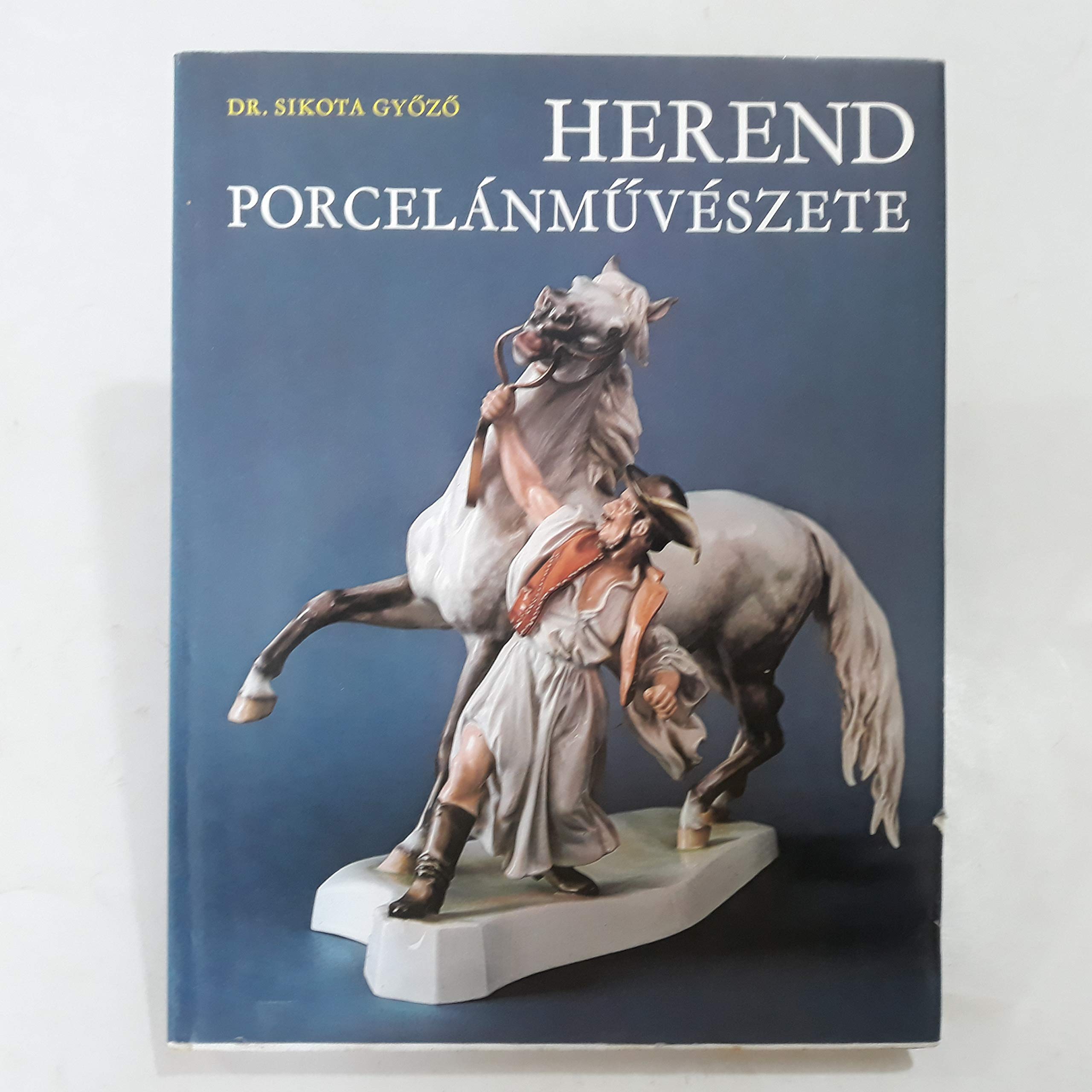 Herend Porcelanmuveszete (The Porcelain Art of Herend) (Hungarian Edition) book