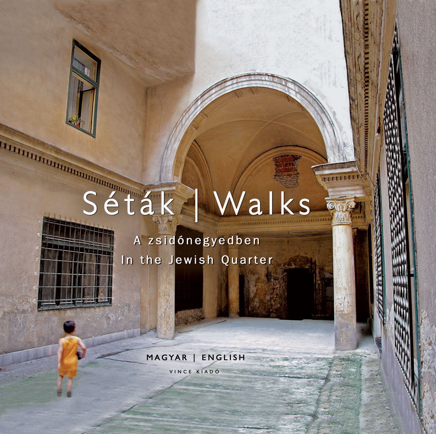 Budapest Setak / Walks: A Zsidonegyedben / In the Jewish Quarter Travel
