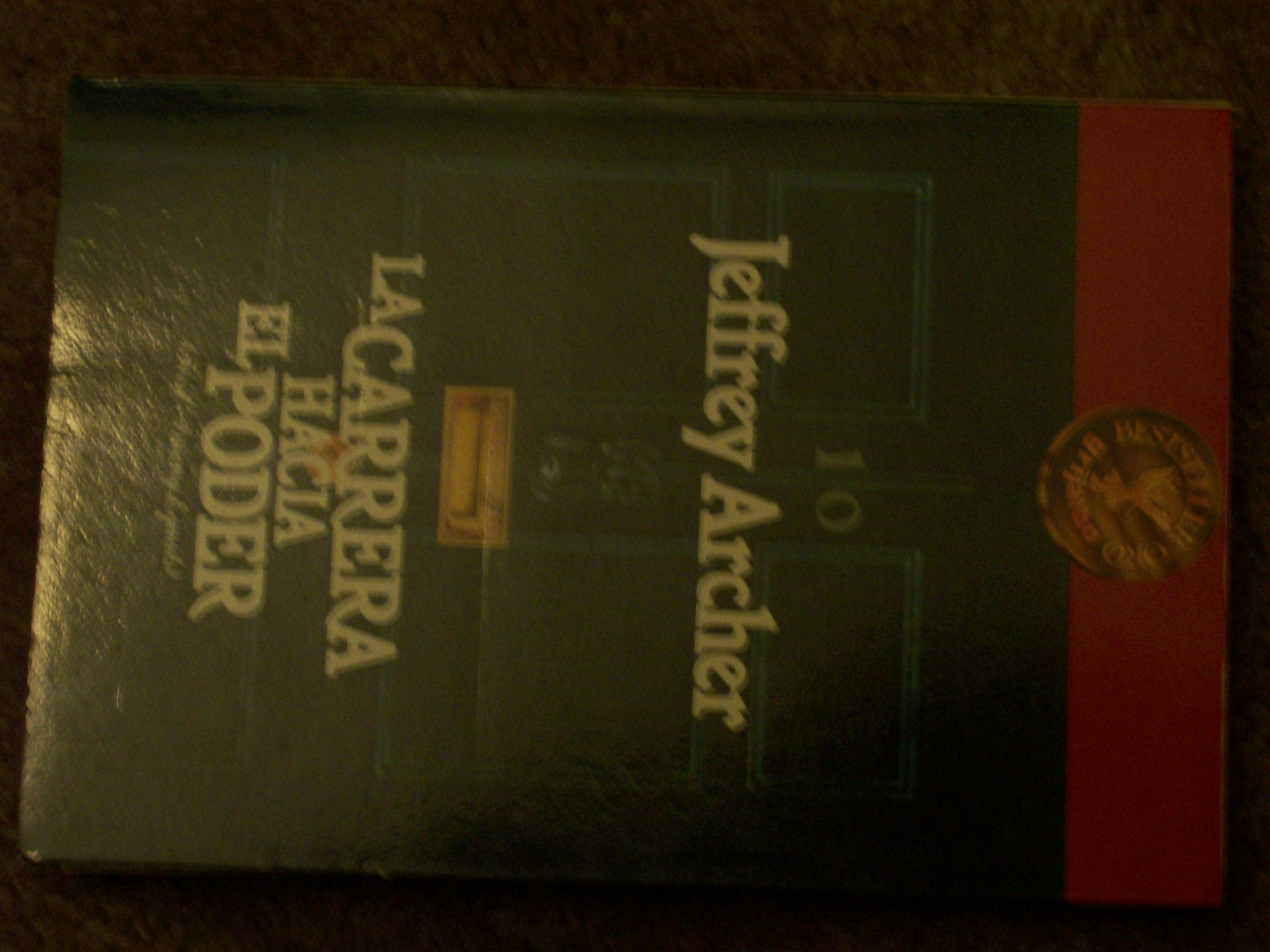 LA Carrera Hacia El Poder / First Among Equals Contemporary literature Books