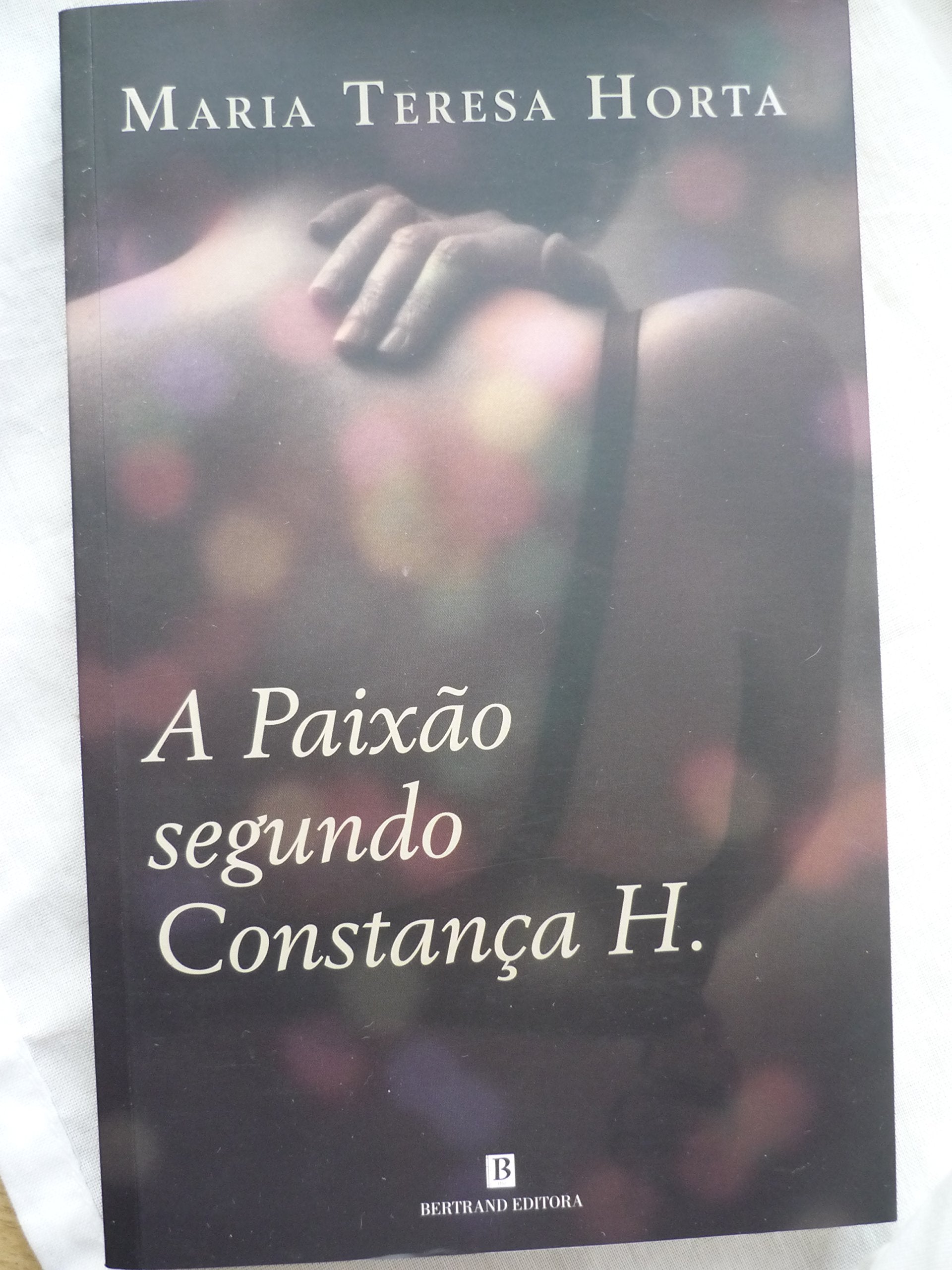 A paixão segundo Constança H (Autores de língua portuguesa) (Portuguese Edition) Books