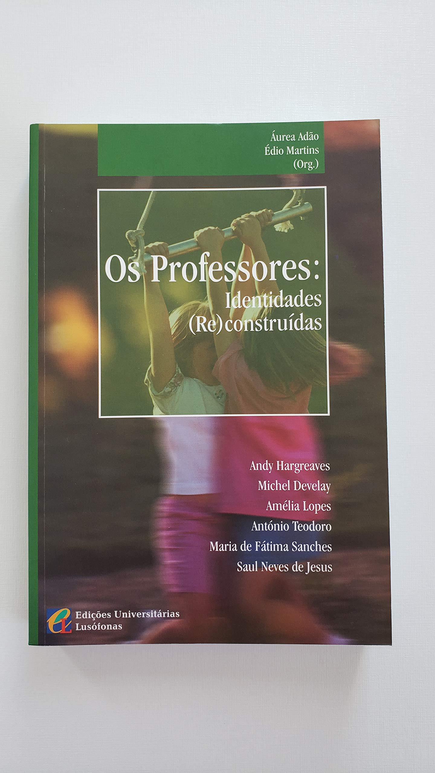 Os Professores - Identidades (Re)Construidas (Portuguese Edition) Áurea Adão book