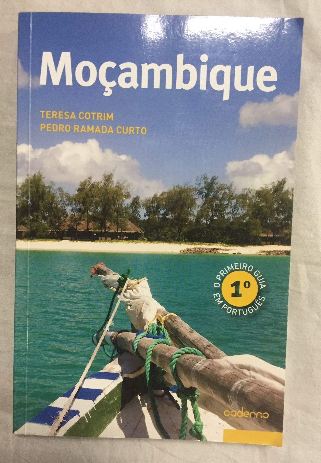 Moçambique - O Primeiro Guia de Moçambique Escrito por e para Portugueses Teresa Cotrim, Pedro Ramada Curto book