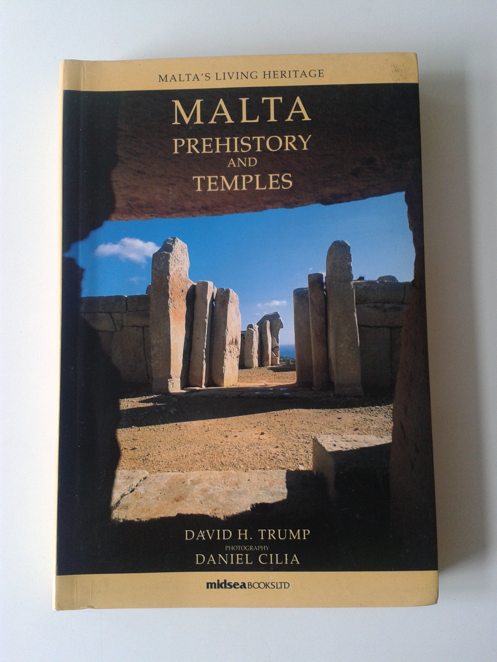 Malta. Prehistory and Temples Social Sciences Books