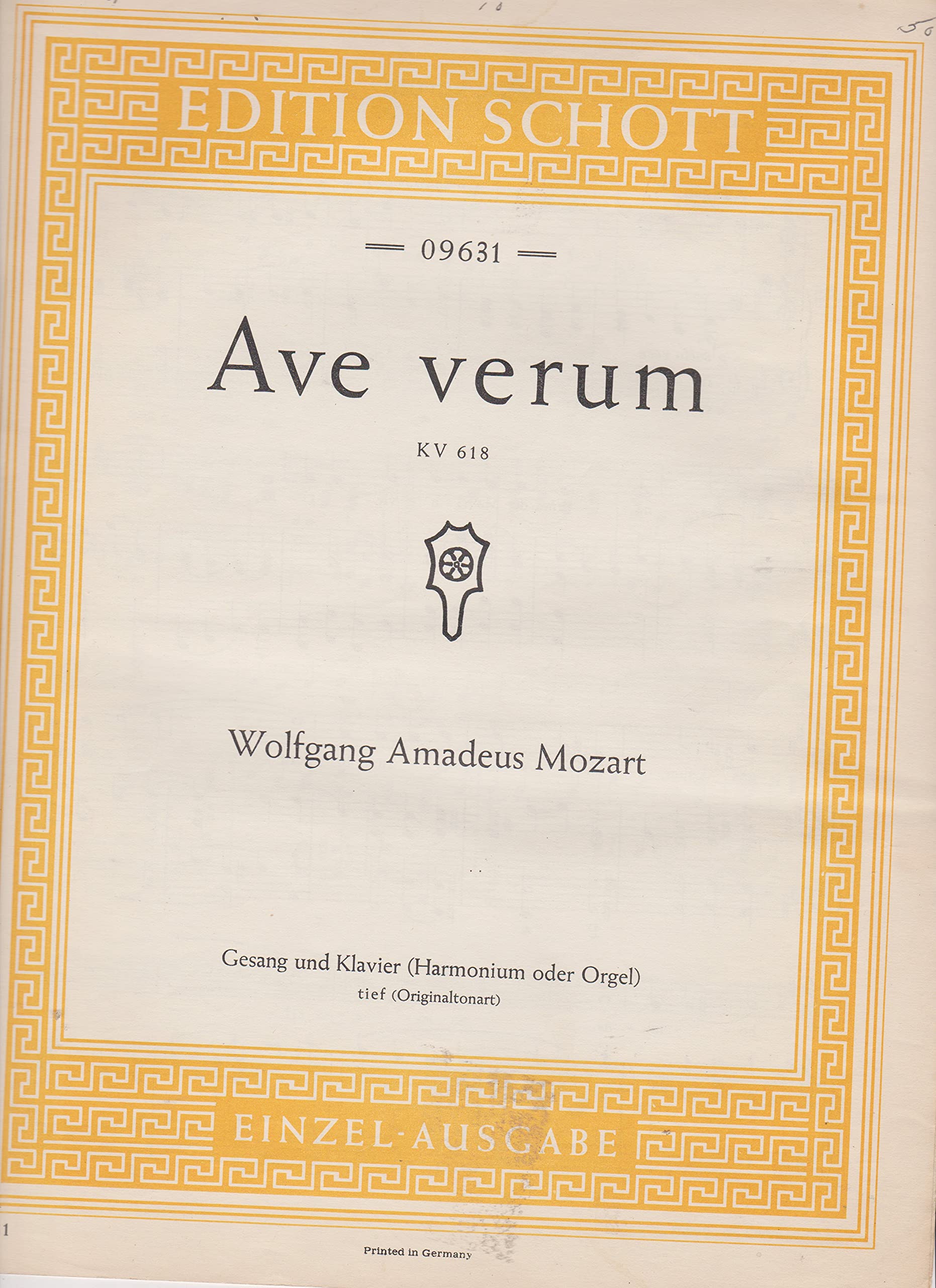 Ave verum: KV 618. mittlere (tiefe) Singstimme und Klavier (Orgel/Harmonium).: KV 618. medium (low) voice and piano (organ/harmonium). moyenne/grave. (Edition Schott Einzelausgabe) Sheet Music