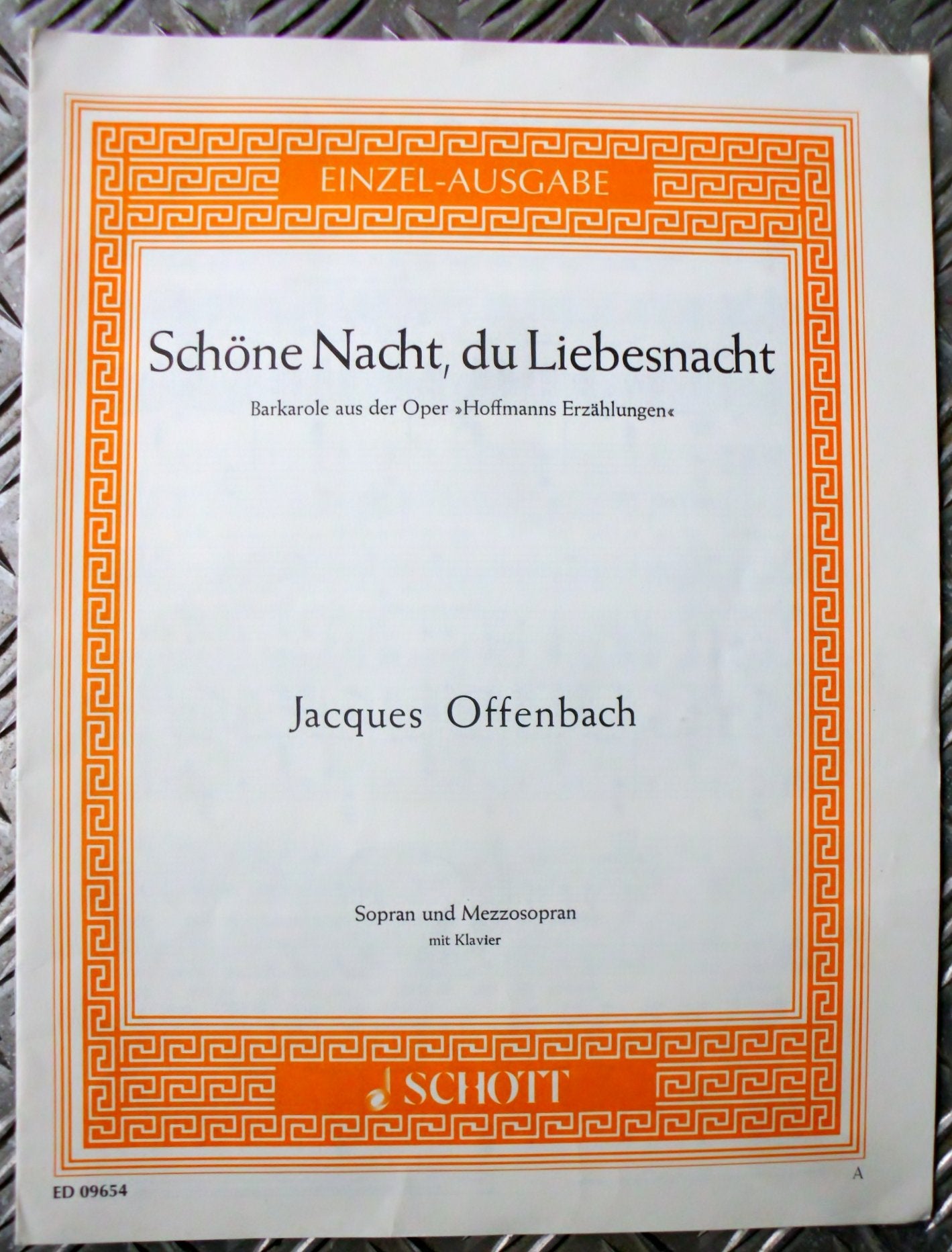 Schöne Nacht, du Liebesnacht: Barkarole aus "Hoffmanns Erzählungen". Sopran, Mezzo-Sopran und Klavier.: Barkarole aus "Hoffmanns Erzählungen". Sopran, ... Mezzosopran. (Edition Schott Einzelausgabe) Sheet Music