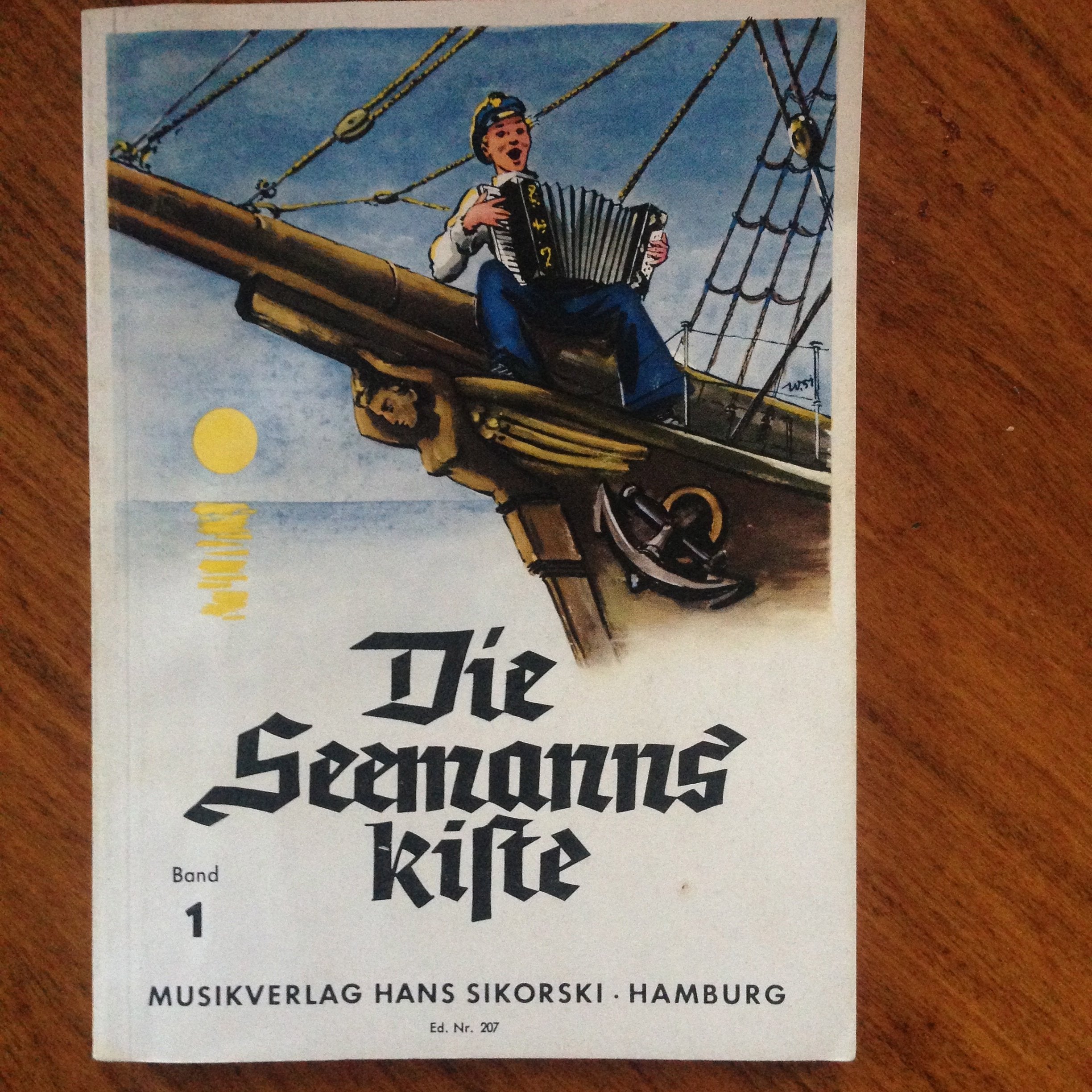 Die Seemannskiste: Eine Sammlung der schönsten und bekanntesten Seemannslieder. Bd 1. Gesang, Akkordeon, Klavier, Gitarre. Liederbuch. Sheet Music