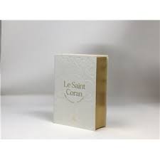 Le saint Coran : et la traduction en langue française du sens de ses versets, et la transcription en caractères latins, en phonétique : couverture cuir cartonné blanc, doré sur tranche Religion & Esotericism