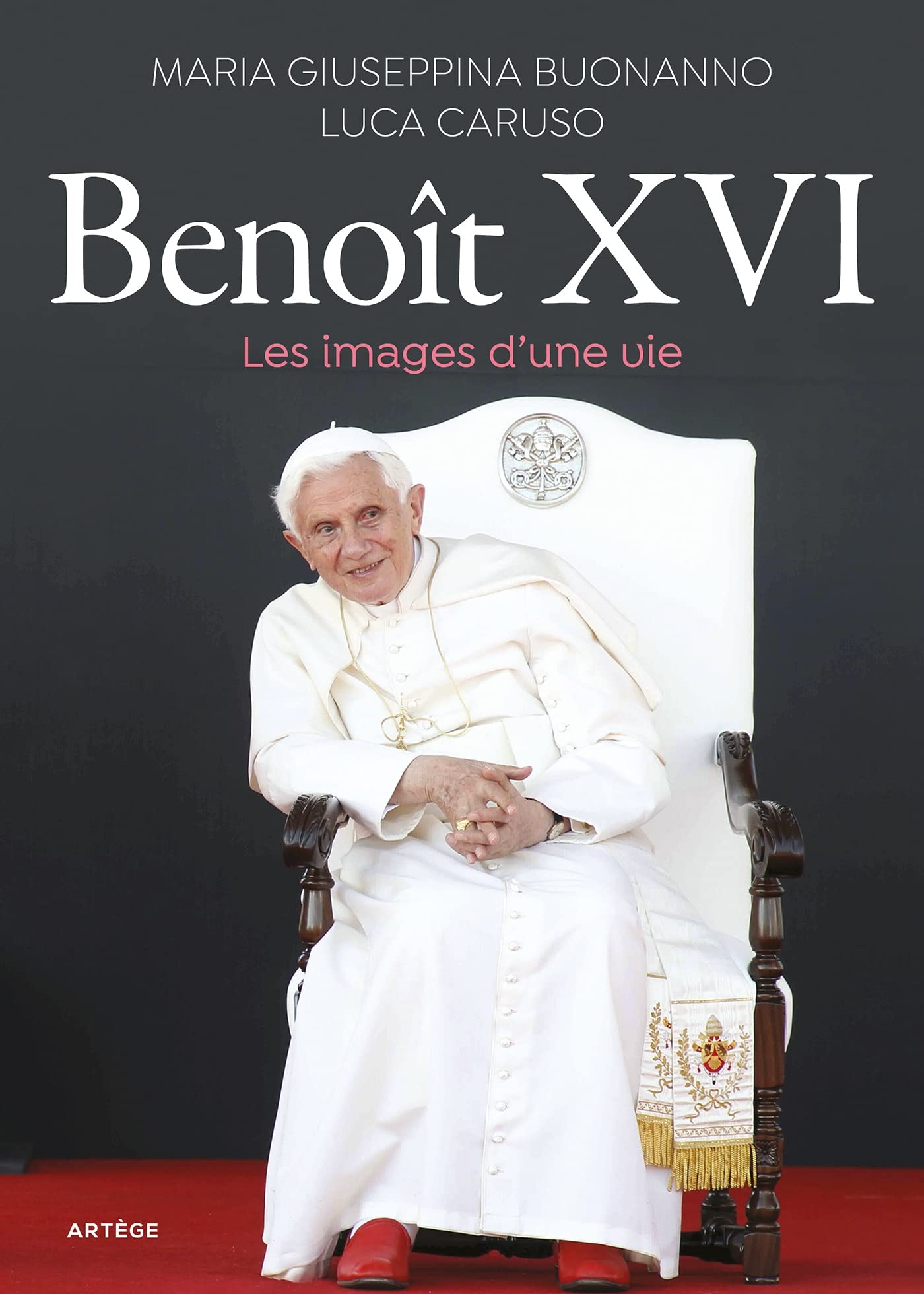 Benoît XVI: Les images d'une vie Memories