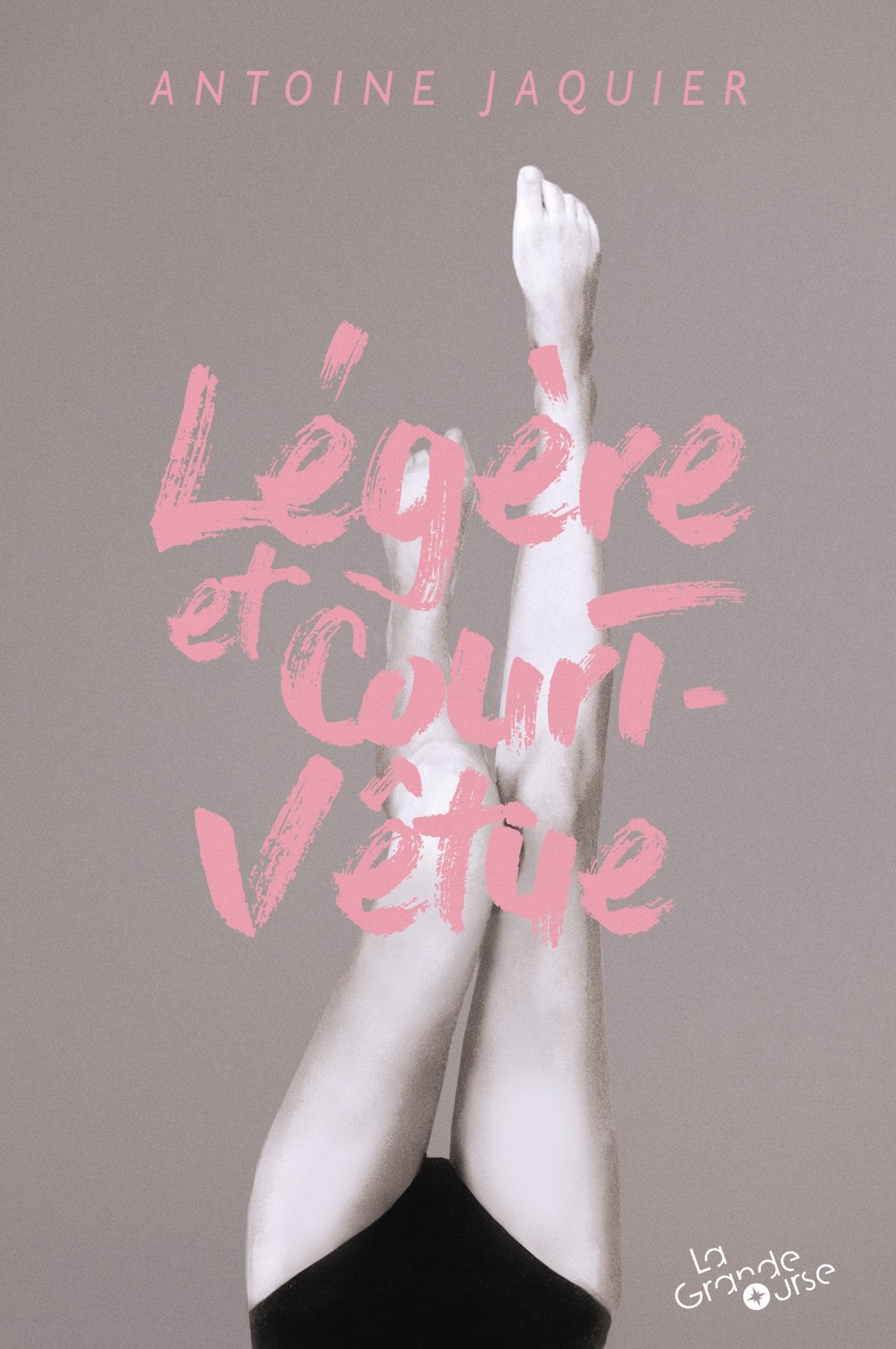 Légère et court-vêtue book
