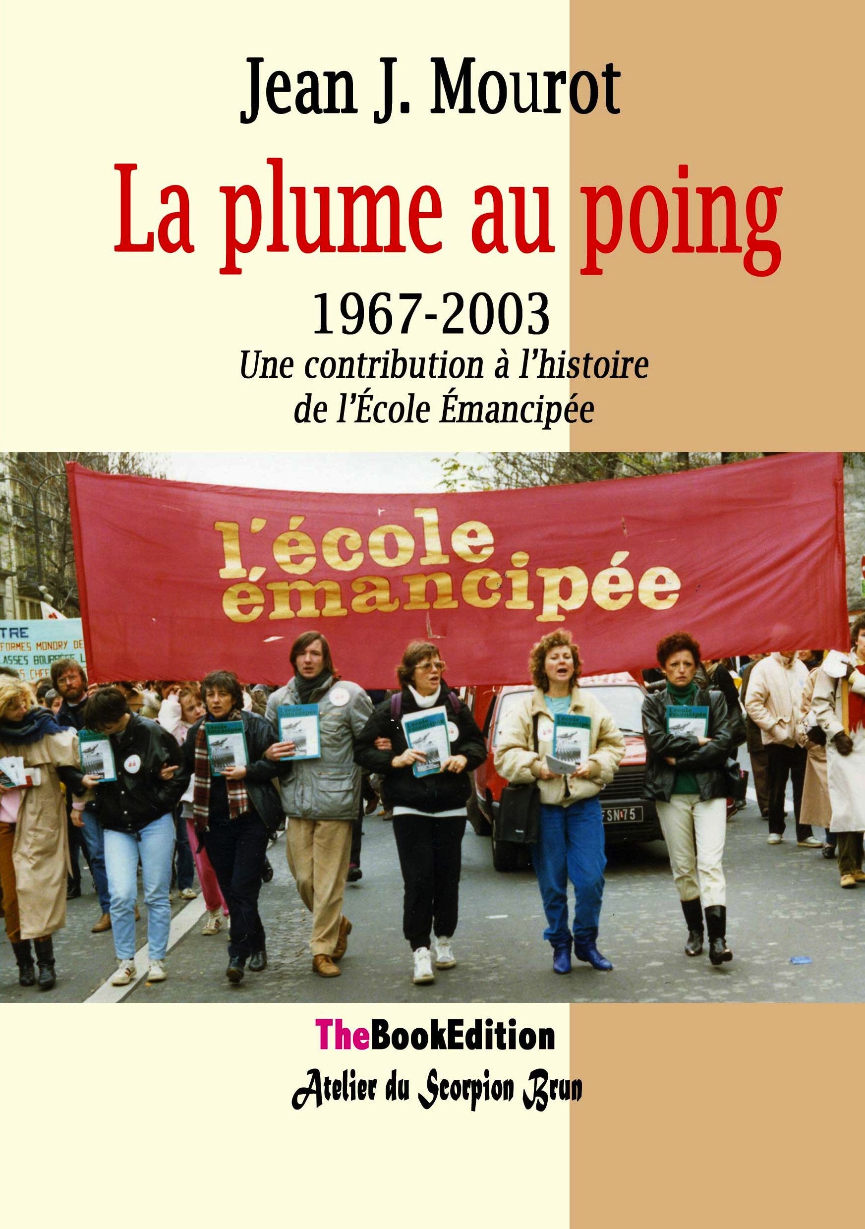 La plume au poing 1967-2003 Une contribution à l'histoire de l'École Émancipée book