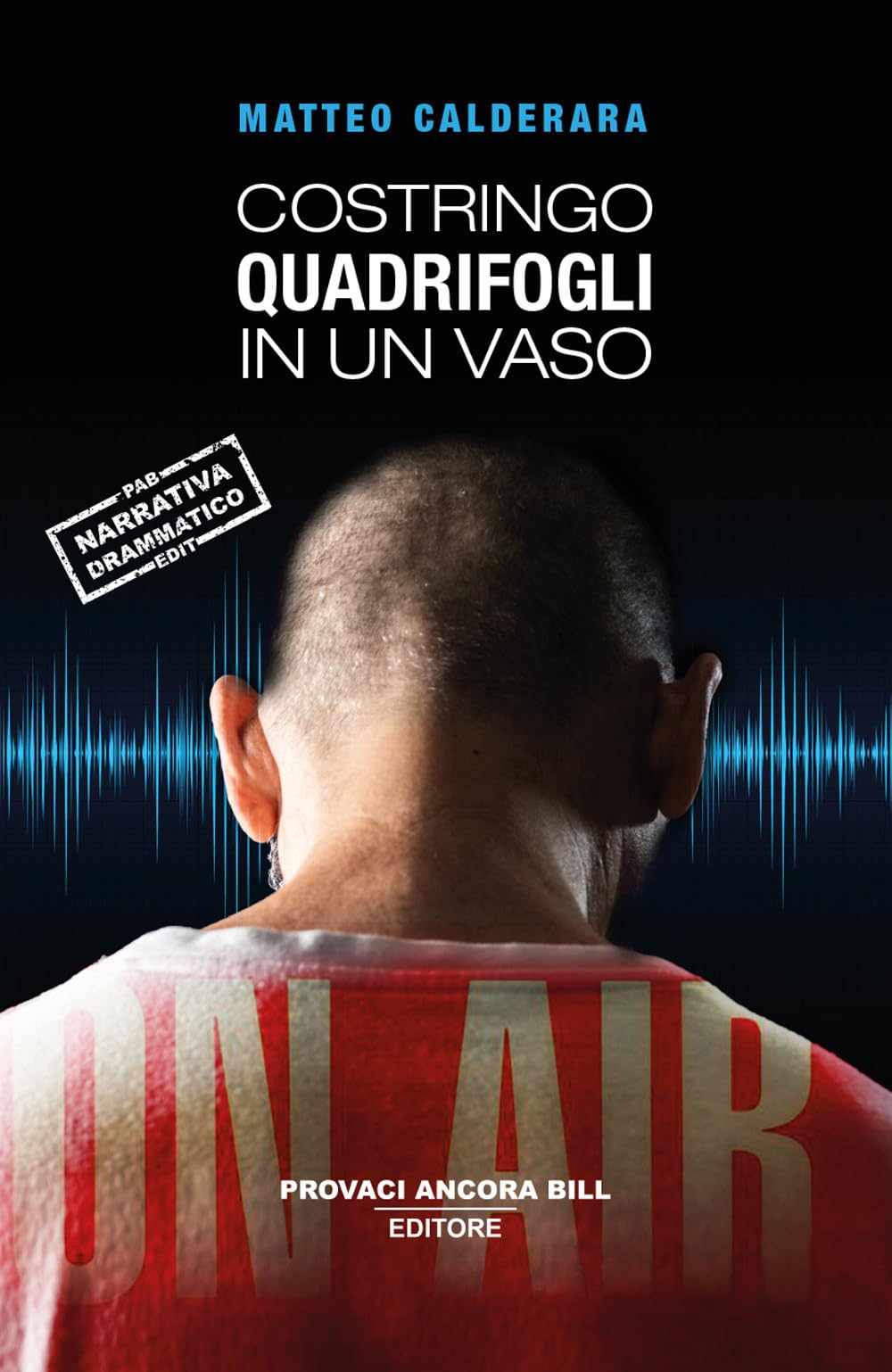 Costringo quadrifogli in un vaso book