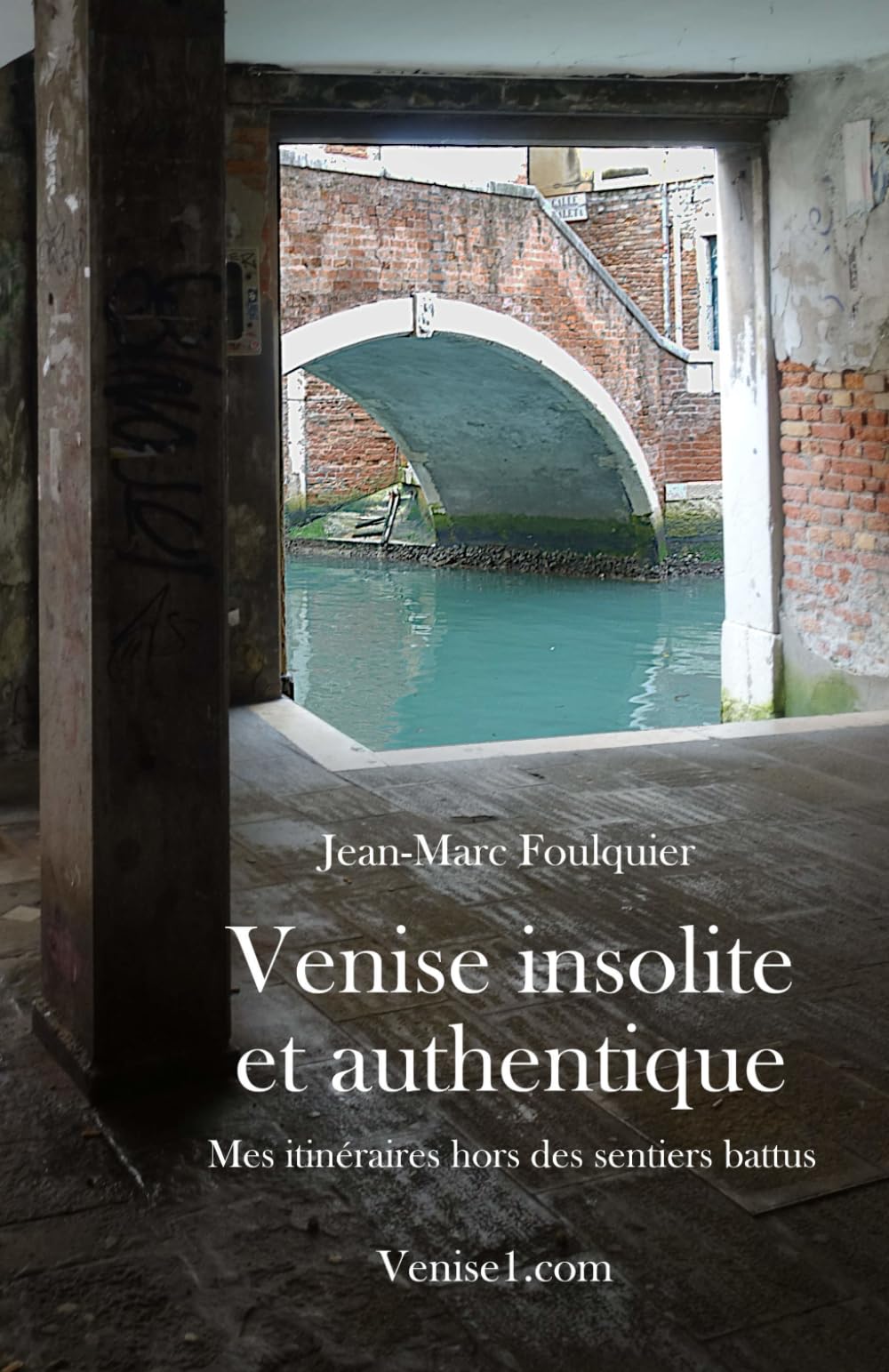 Venise insolite et authentique: Itinéraires à travers la ville et la vie vénitienne book