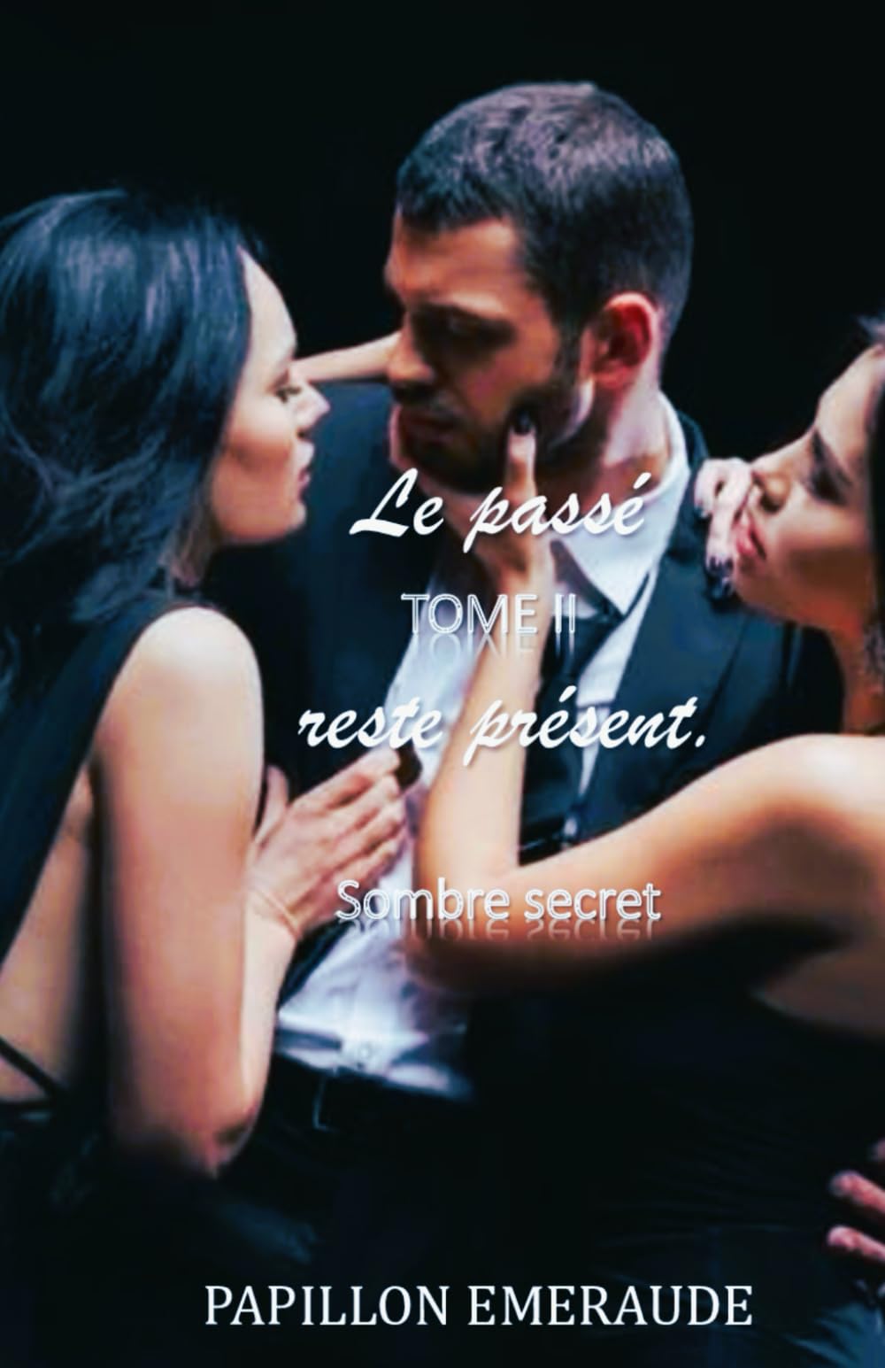 Le passé reste présent.: Sombre secret book