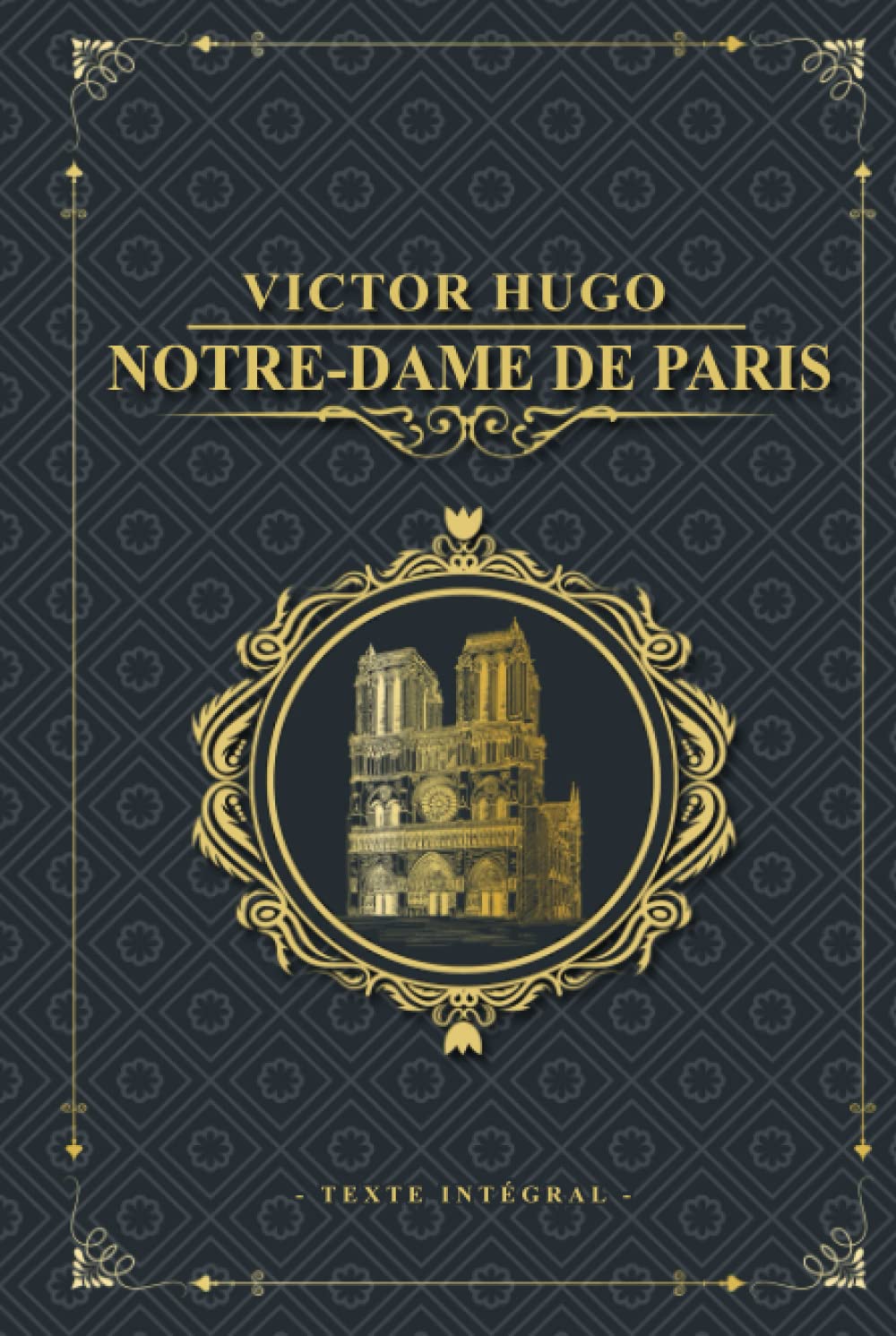 Victor Hugo Notre-Dame de Paris - Texte intégral: Édition illustrée | Clopin Trouillefou - Claude Frollo - le bossu de notre dame & La Esmeralda | 546 pages book