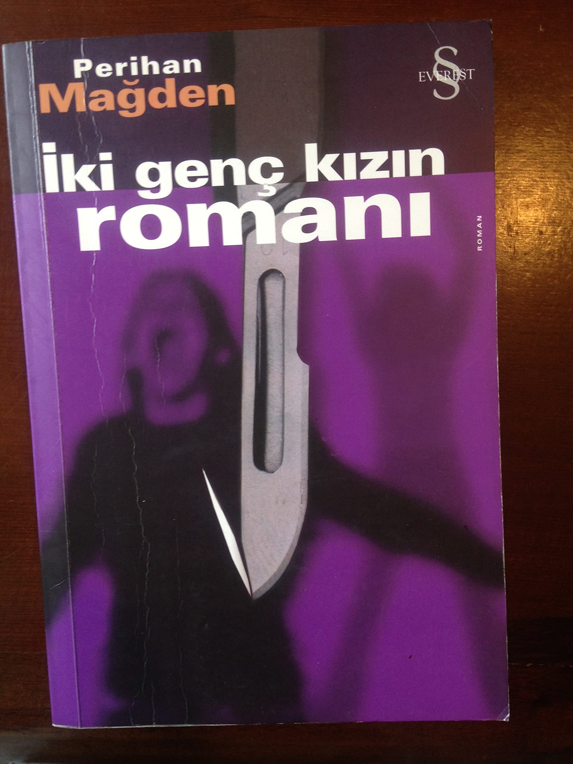 Product Image: İki Genç Kızın Romanı